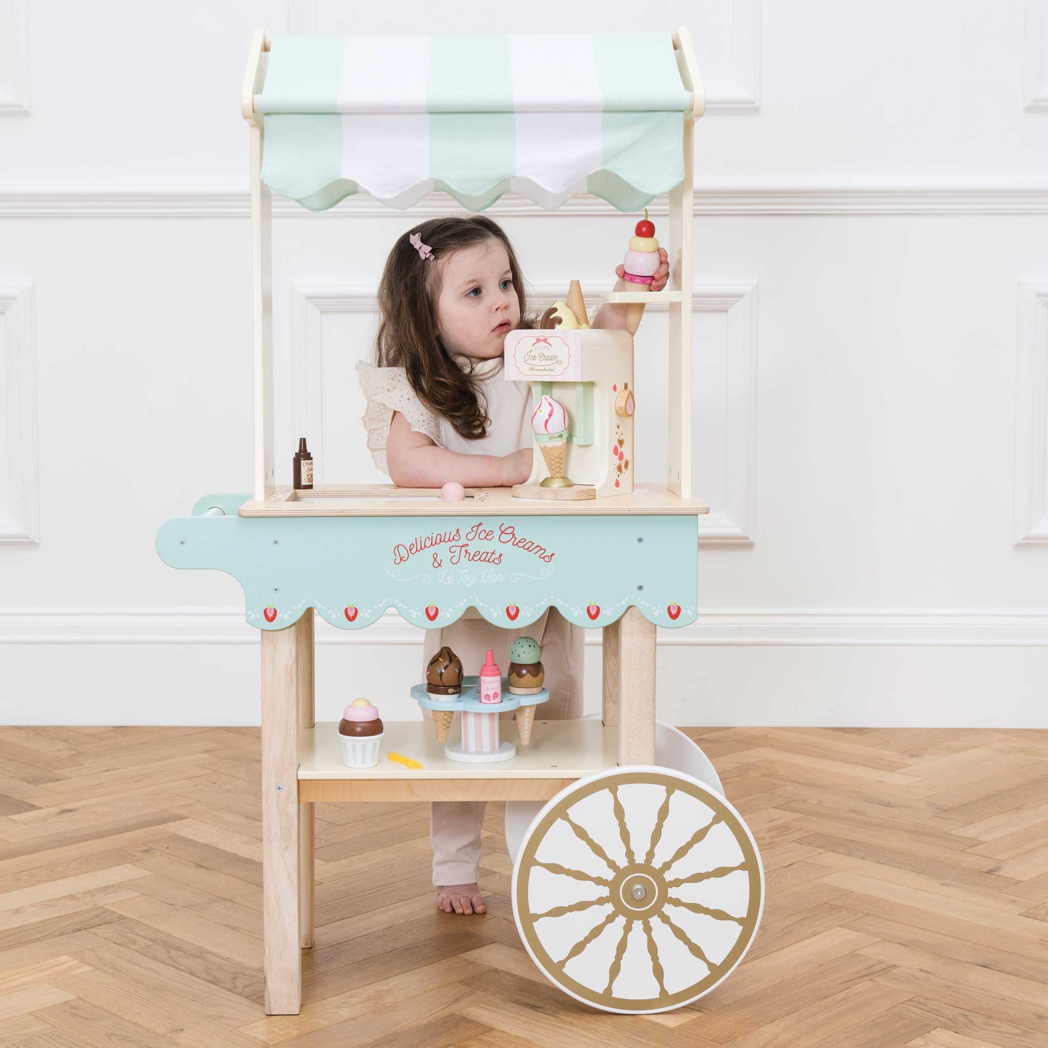Le Toy Van Educational Wooden Ice Cream Cart Toy - Pretend Play Food Set for Kids Ages 3+ | Role Play Learning Toy for Boys & Girls | Perfect for Birthday Gifts & Preschool Classroom Activities