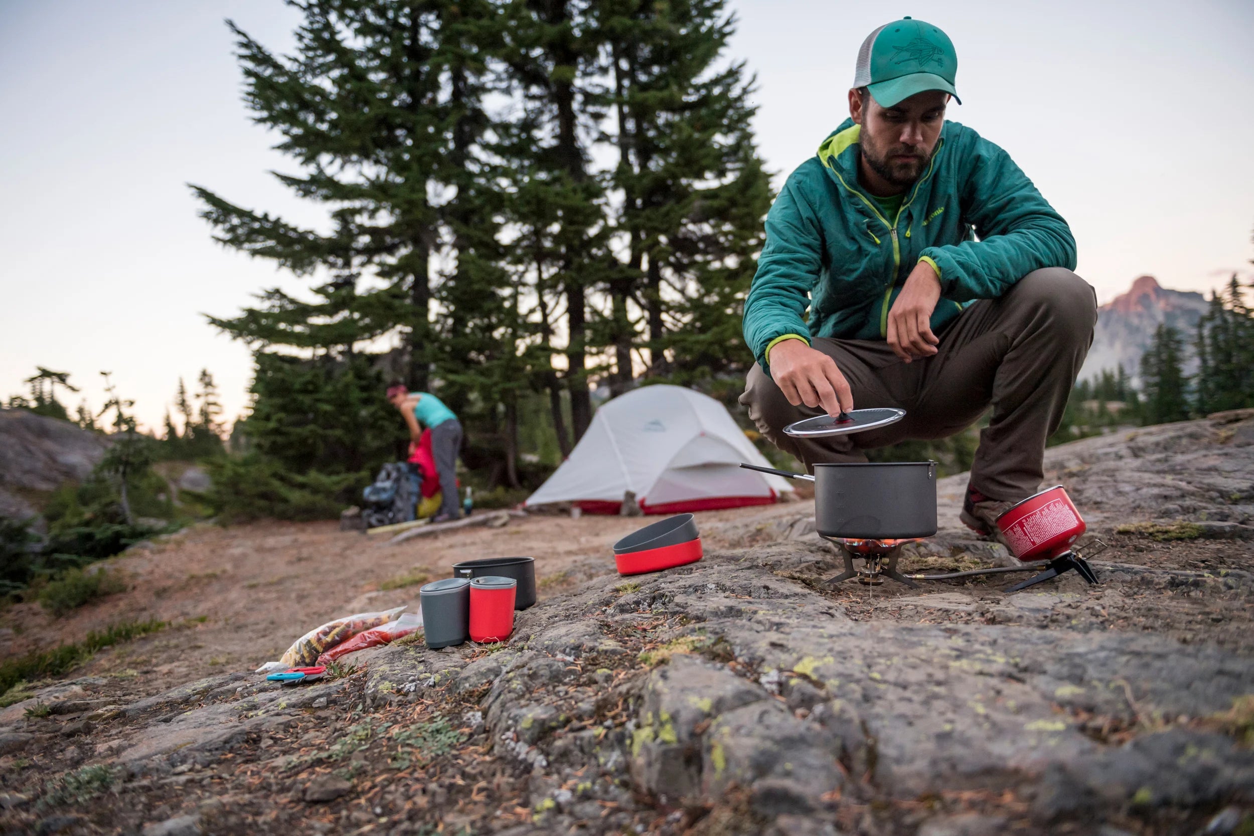 MSR WhisperLite Universal Backpacking Stove - Lightweight Camping Stove for Hiking, Backpacking & Outdoor Adventures - Compatible with Multiple Fuel Types