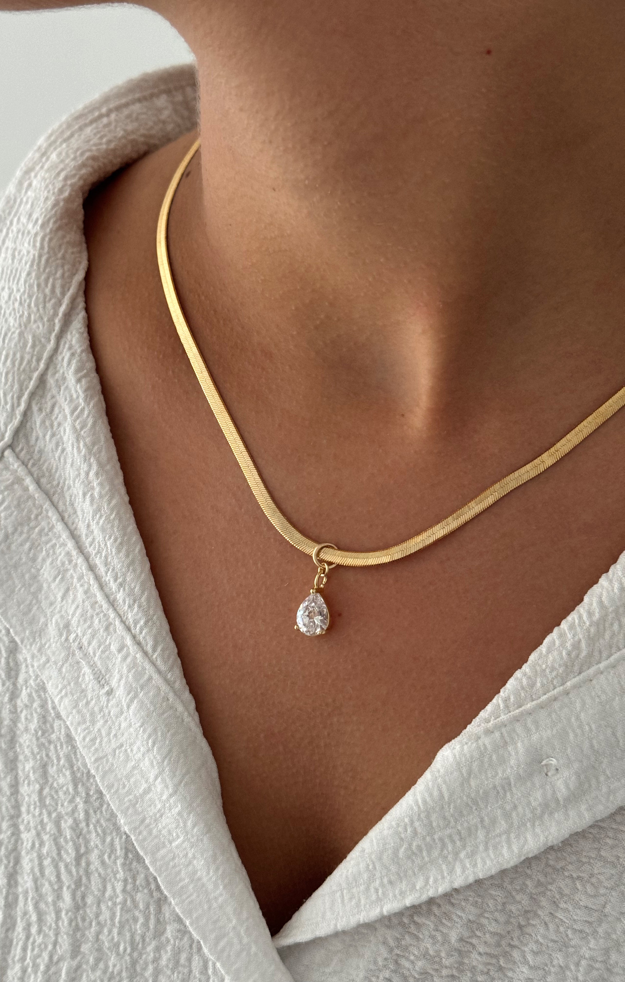 ALV Jewels Patrice Necklace - 14K Gold Plated Elegant Pendant Necklace for Women, Perfect for Weddings, Parties & Everyday Wear