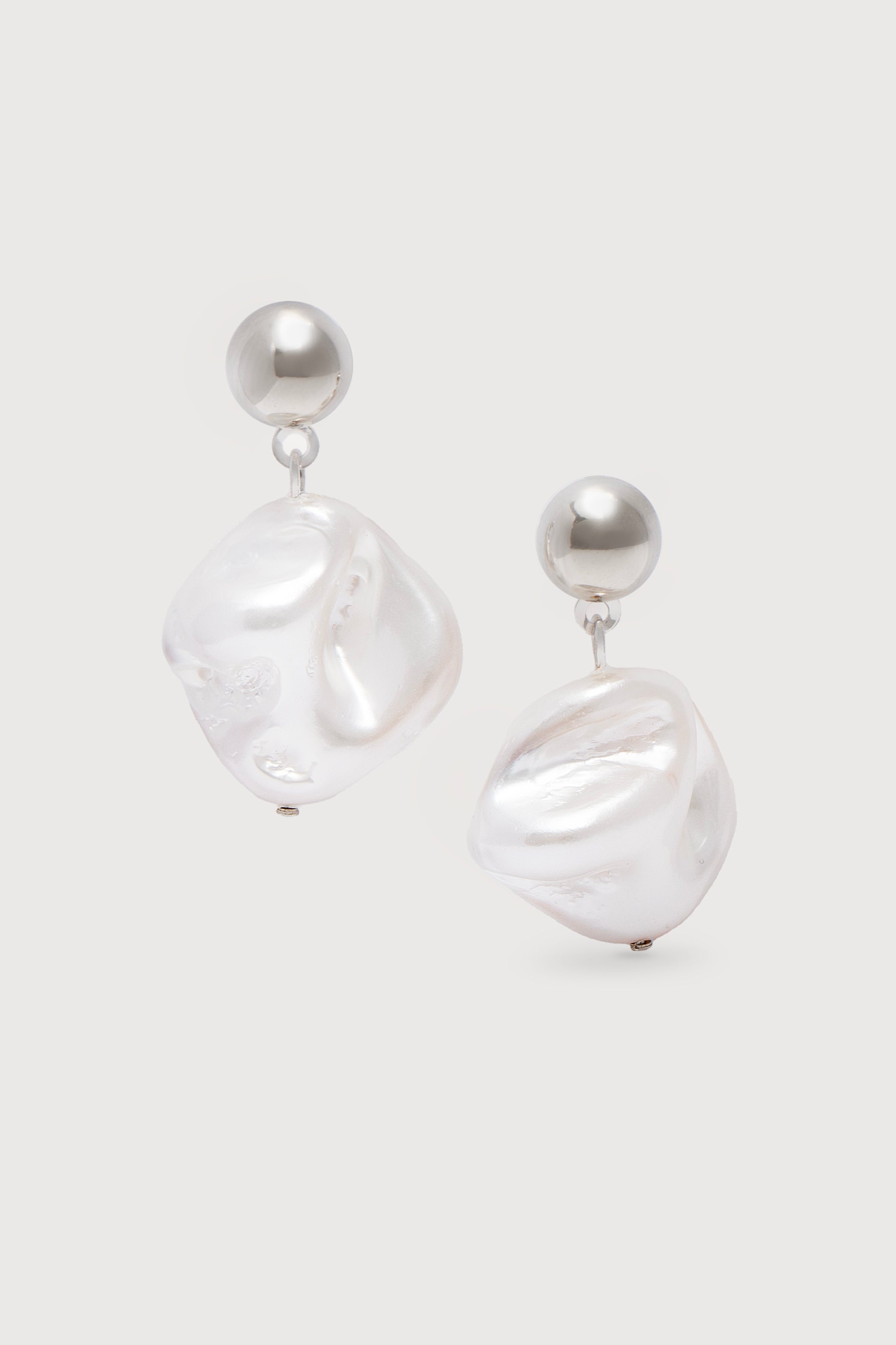 Elegant Seashell Pearl Dangle Earrings for Women - Handmade Boho Beach Jewelry - Perfect for Summer Vacation, Wedding & Party Accessories
