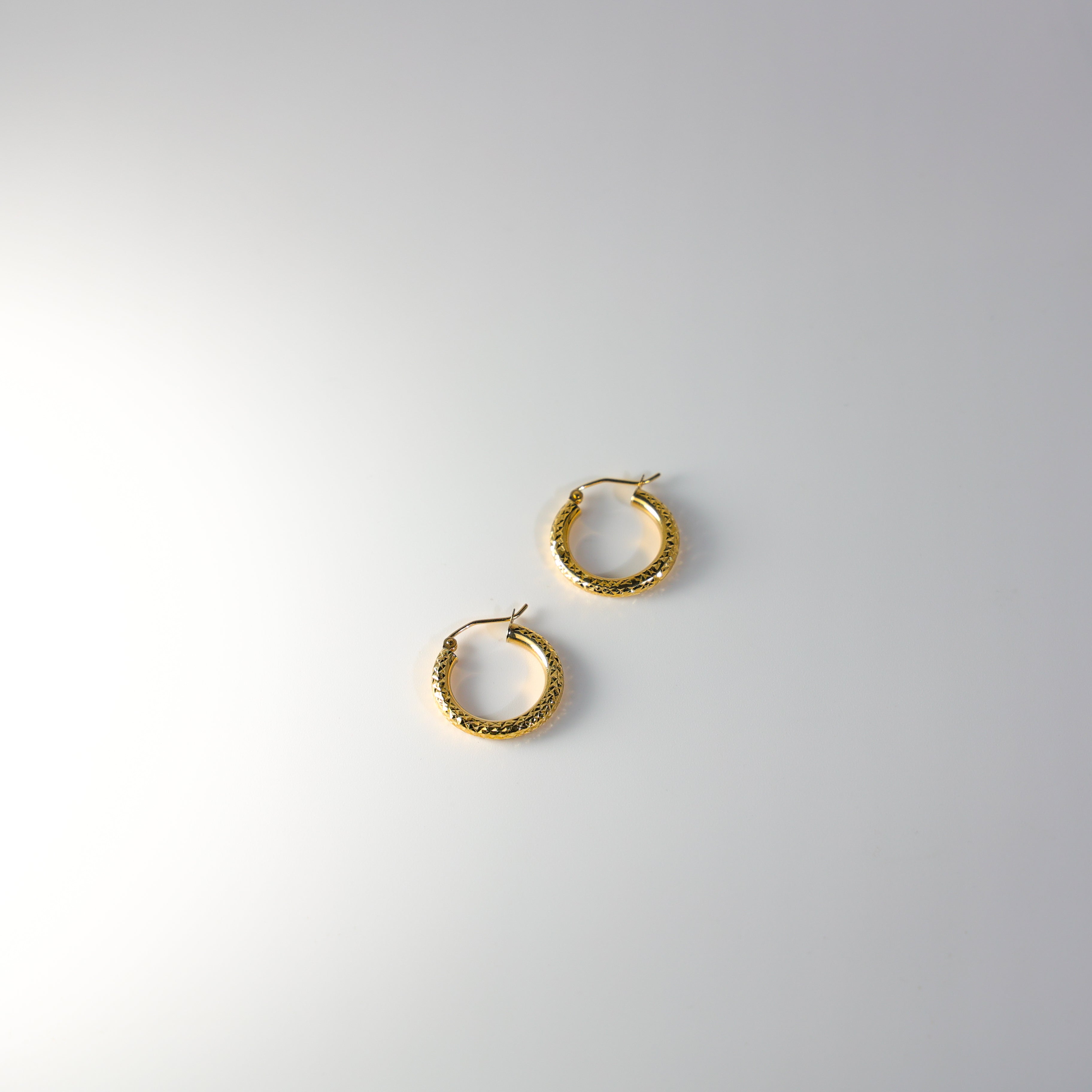 18K Gold Diamond Cut Huggie Hoop Earrings - 20mm Wide Hoop Earrings for Women | Perfect for Everyday Wear, Date Night & Special Occasions