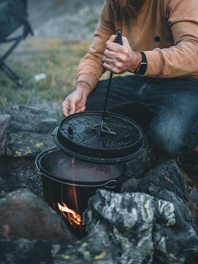 Petromax Dutch Oven Cast Iron Cookware - 6 Quart Enameled Camping & Outdoor Cooking Pot for Baking, Stewing & Braising - Perfect for Campfires, Backpacking & Home Kitchen Use