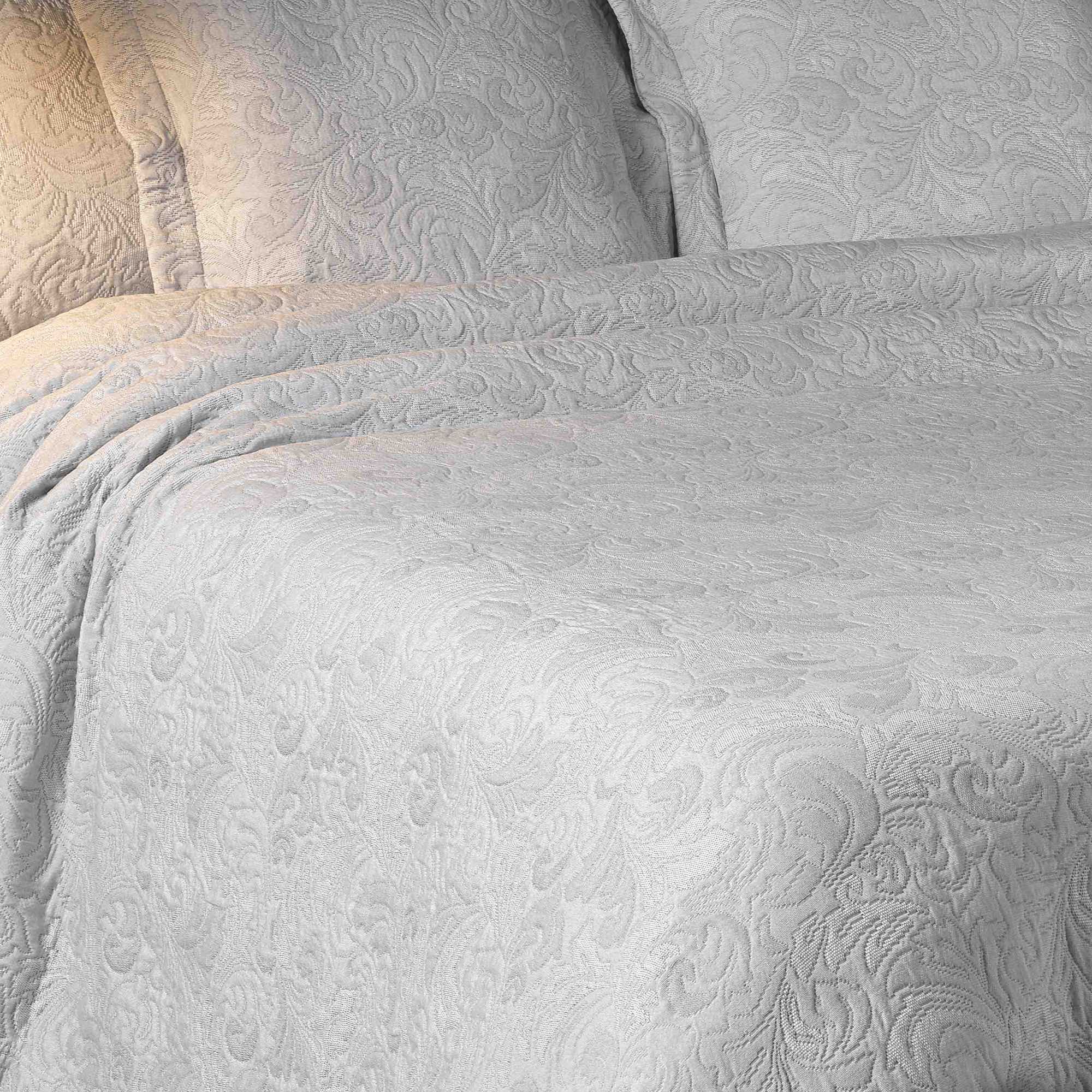 Forest Woven Bedspread - Silver Luxury Bed Cover for Queen/King Size - Perfect for Cozy Bedrooms, Guest Rooms & Vacation Homes