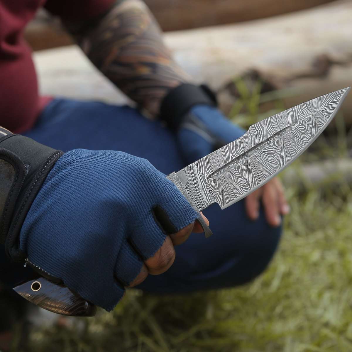 Premium Damascus Steel Hunting Knife with Exotic Wenge Wood Handle - Durable Outdoor Survival Tool for Camping, Hunting & Bushcraft