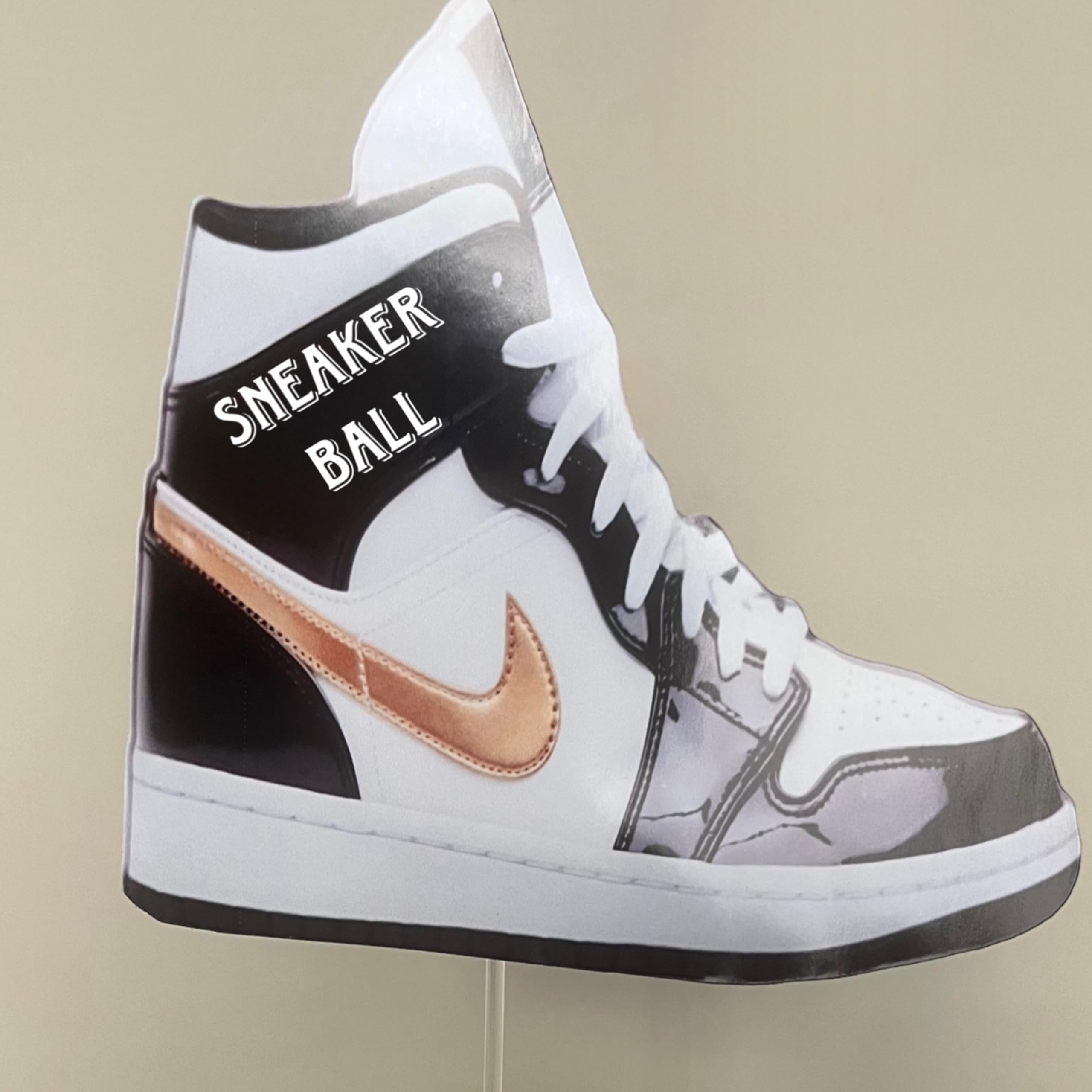 Custom Sneaker Shoe Cake Topper - Edible Birthday Party Decor for Sneakerhead & Shoe Lover - Perfect for Nike, Jordan, Adidas Themed Cakes & Cupcakes