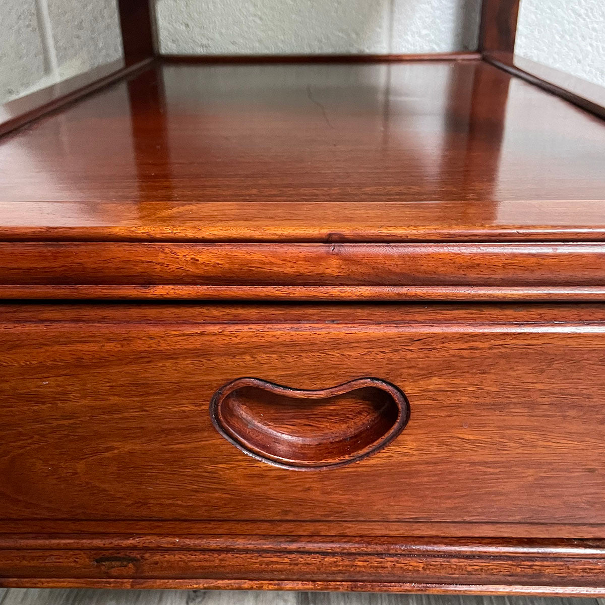 Elegant Rosewood Side Table - Small End Table for Living Room, Bedroom, or Office - Perfect for Holding Lamps, Books, and Decor