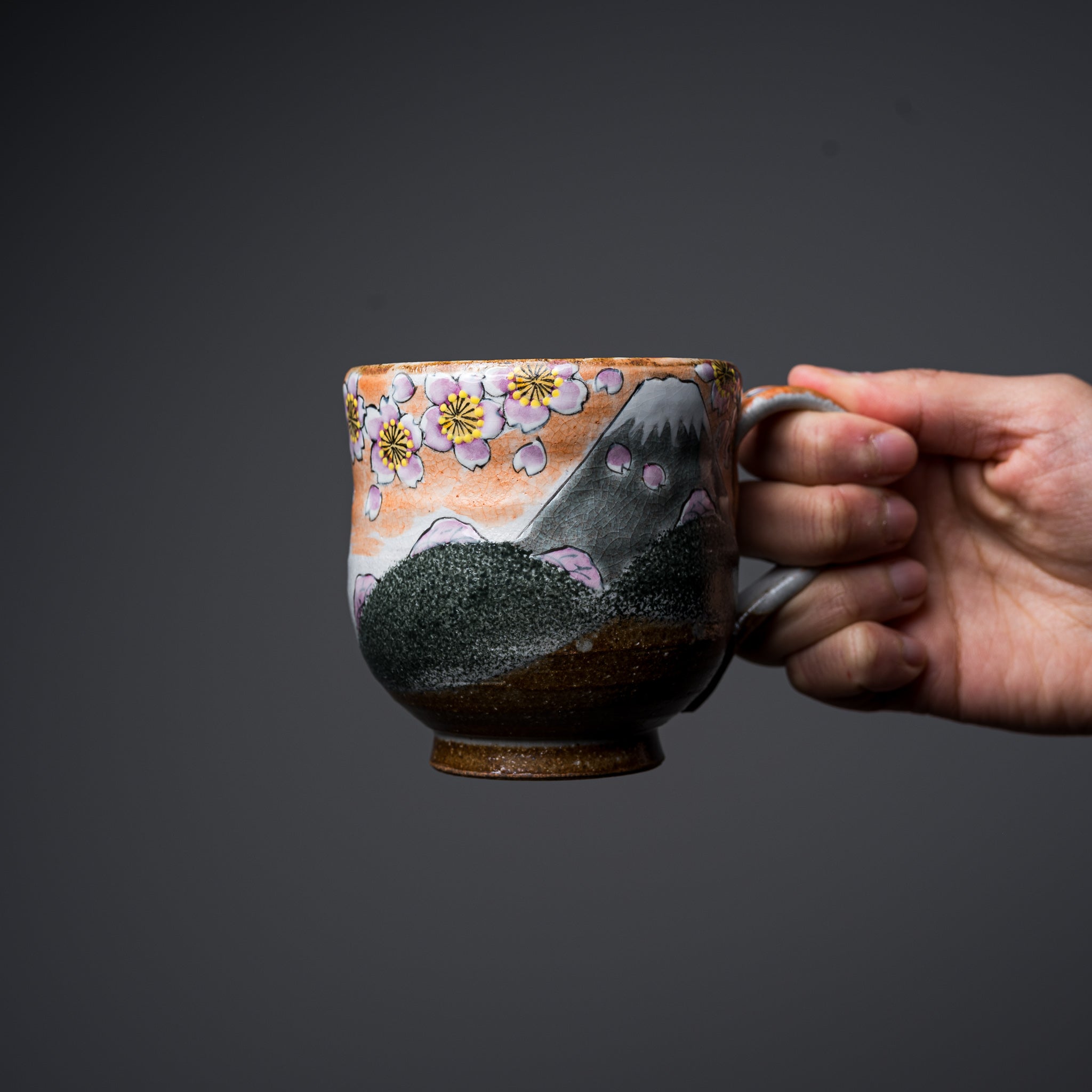 Kutani Ware Pair Mug Cup with Mt Fuji Design - Traditional Japanese Ceramic Tea Cups for Coffee, Tea, or Hot Chocolate - Perfect for Couples, Gift Giving, and Home Decor