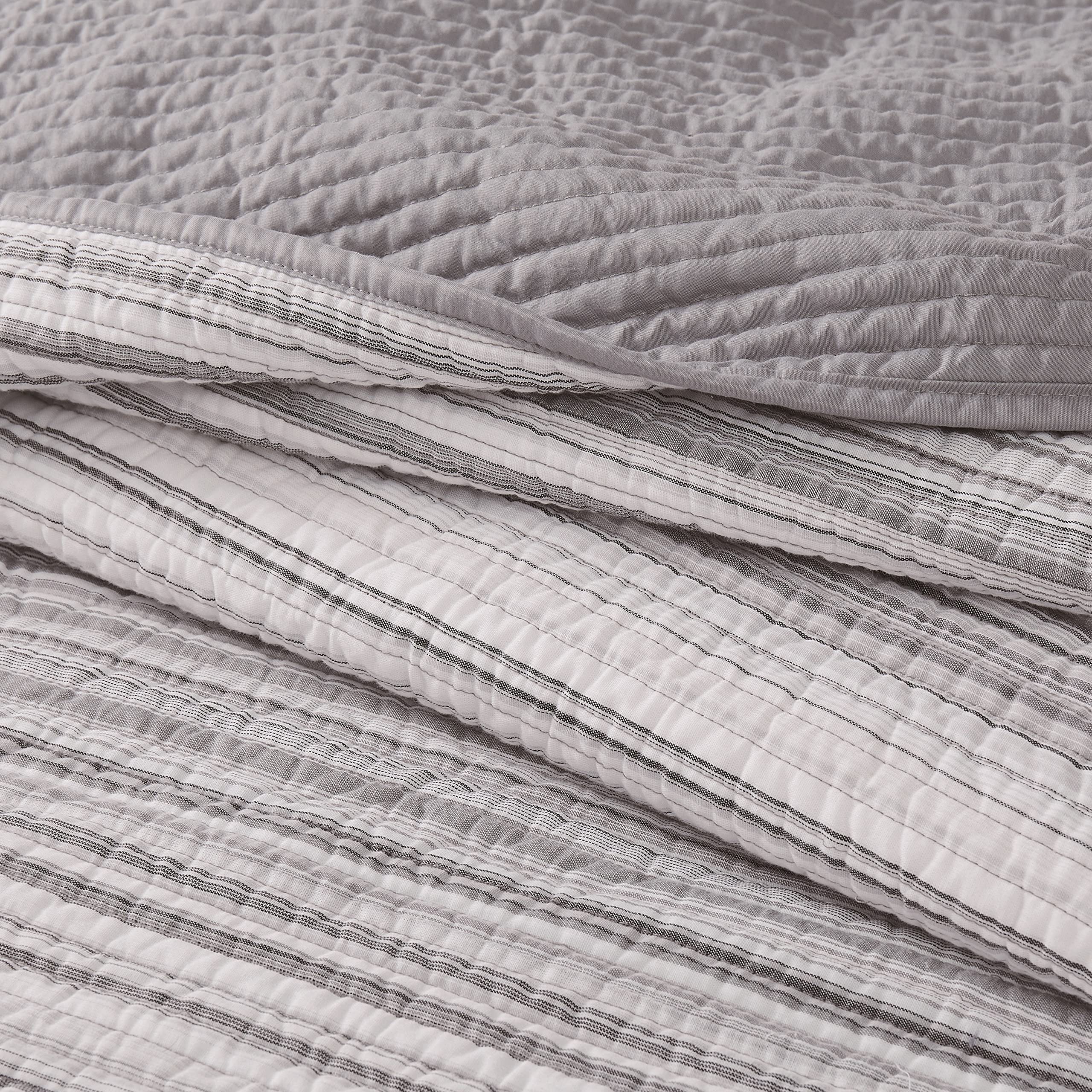 Brooklyn Loom Noah Stripe Yarn-Dyed 3-Piece King Size Quilt Set - Soft Bedding for Luxurious Comfort in Master Bedrooms & Guest Rooms