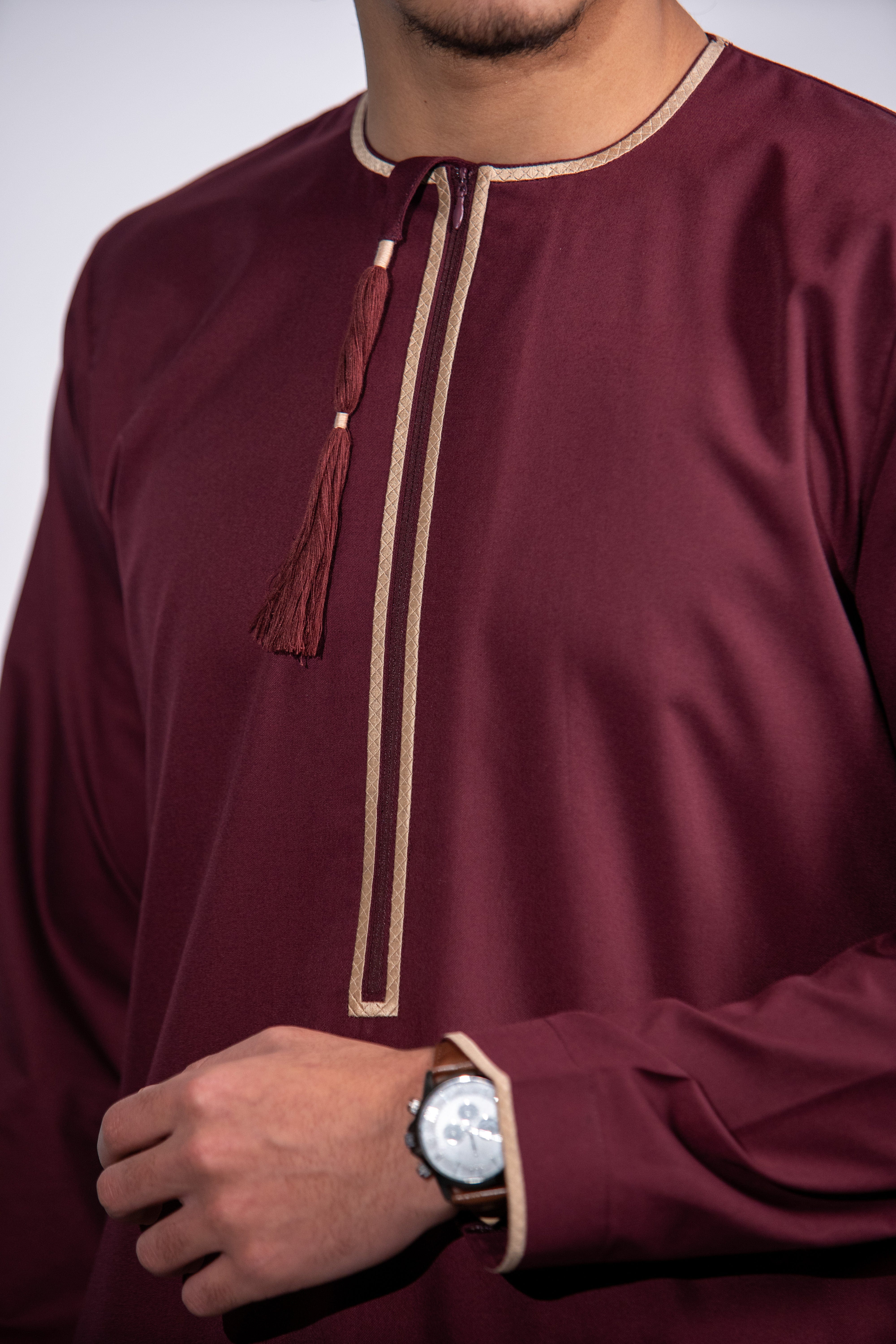 Emitari Premium Thobe 230 - Traditional Arabic Robe for Men | Comfortable & Stylish Islamic Clothing for Prayer, Eid, and Special Occasions