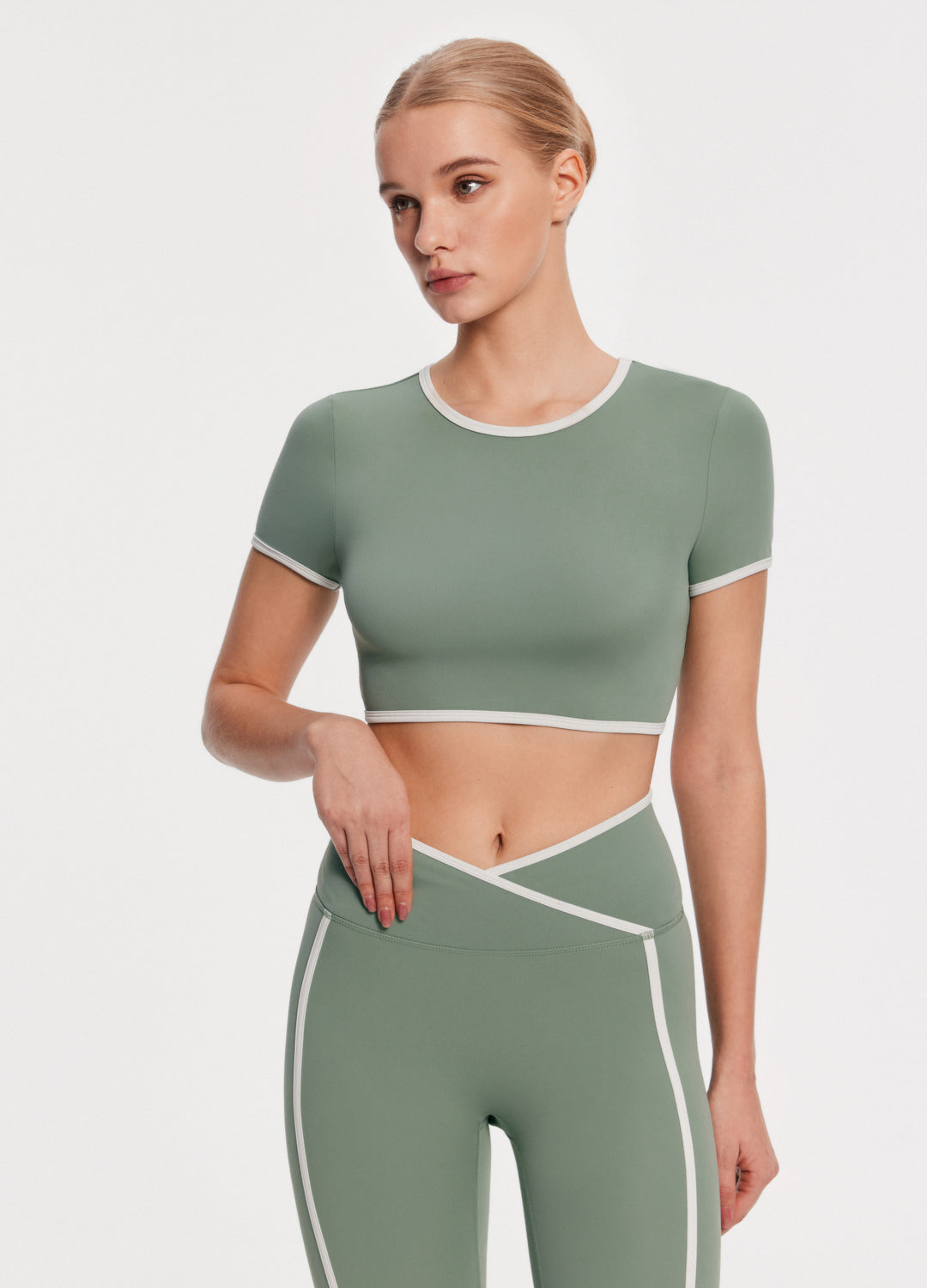 Casual Cropped T-Shirt for Women - Soft Cotton Short Sleeve Tee - Trendy Summer Top for Streetwear, Beach & Casual Outings
