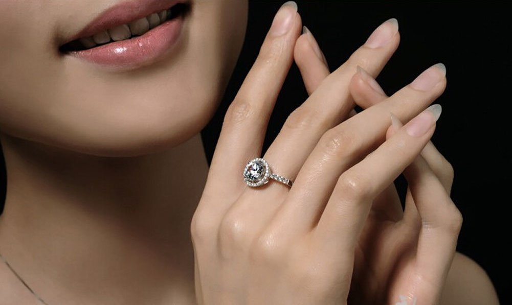 Elegant Silver Wedding Ring for Women - Simulated Diamond Engagement Ring - Perfect for Proposals, Anniversaries & Special Occasions
