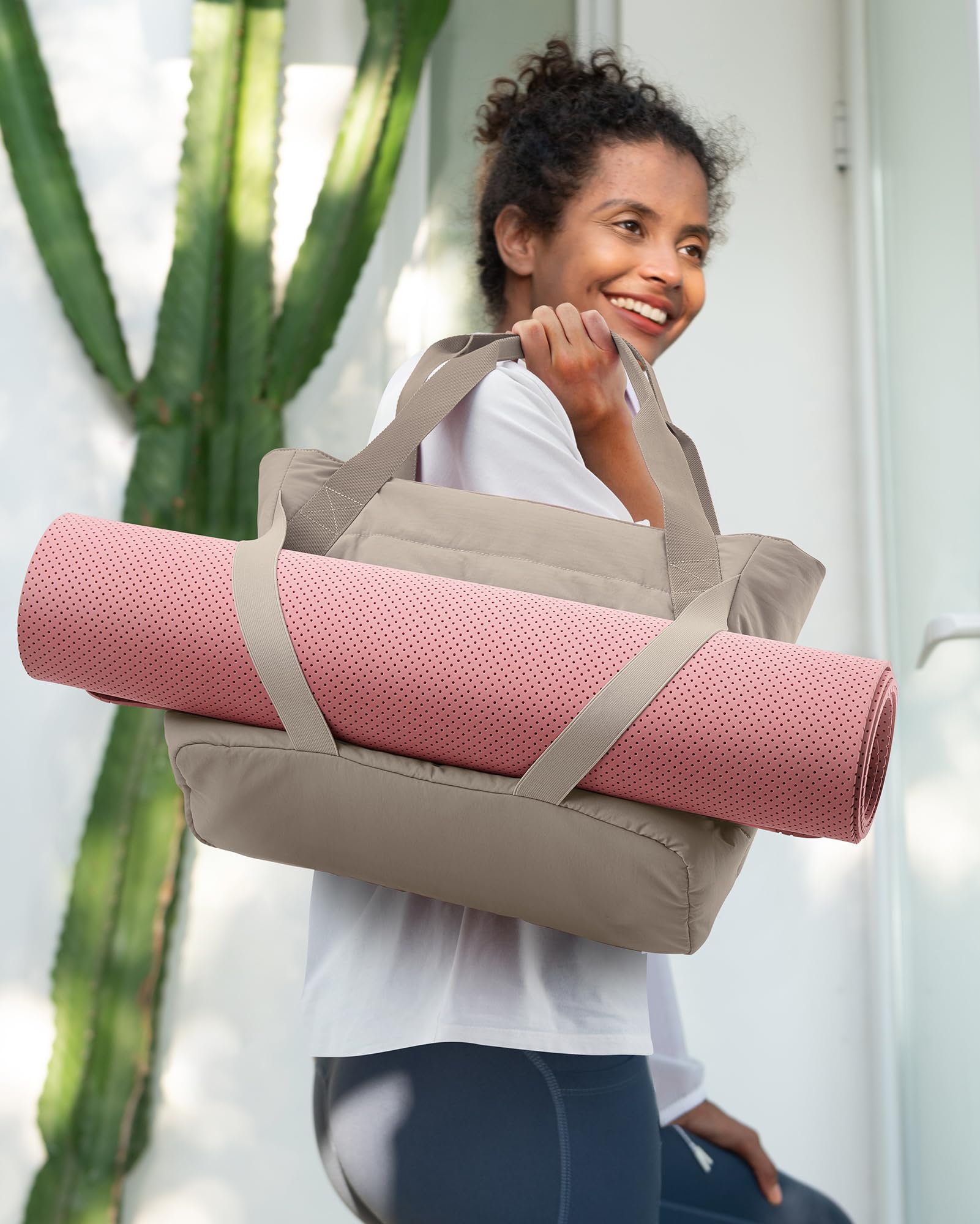 BAGSMART Large Quilted Tote Bag for Women with Zipper & Adjustable Yoga Mat Straps - Stylish Work Bag, Gym Bag & Travel Tote for Yoga, Office, Shopping & Daily Commute