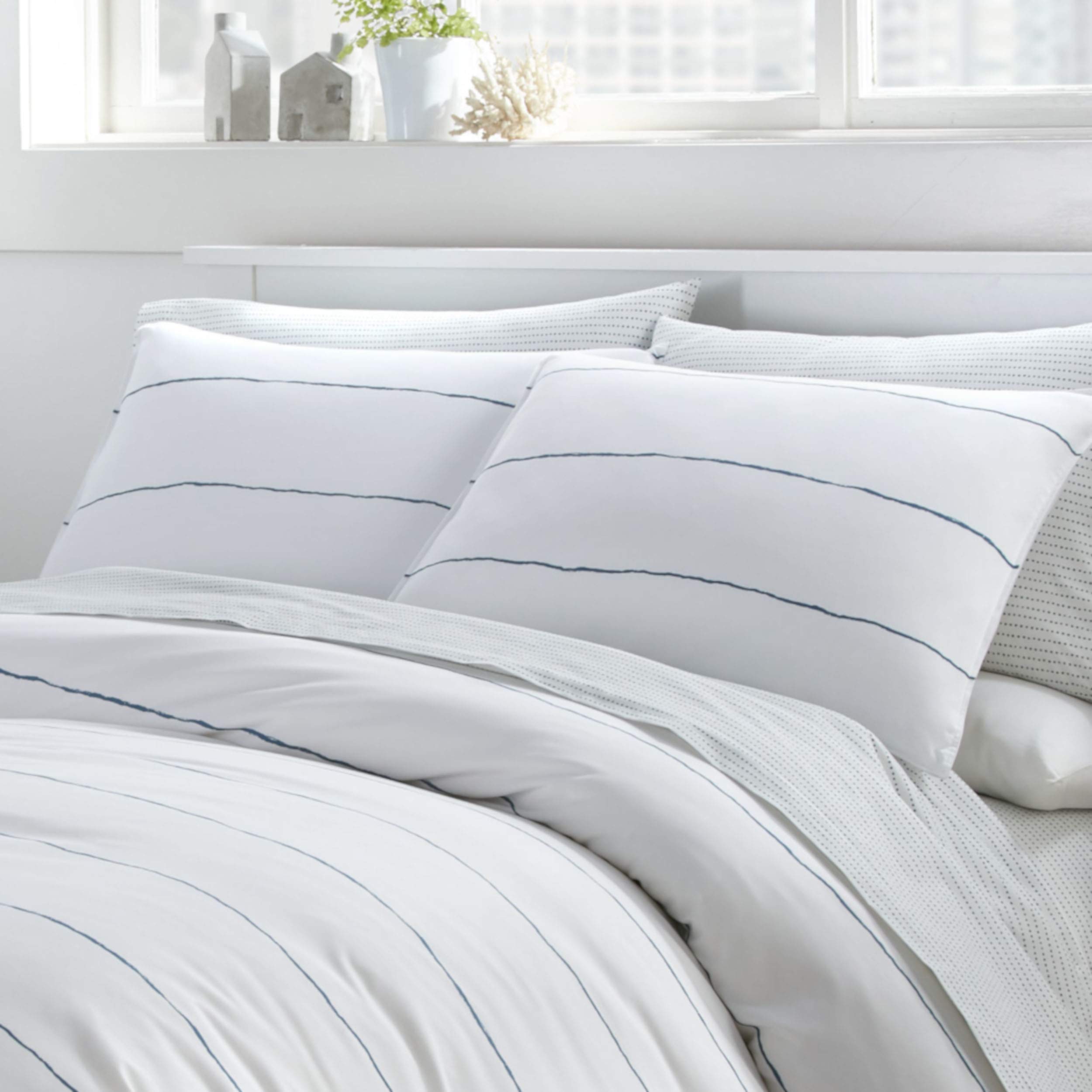 City Scene Queen Duvet Cover Set - Soft & Smooth Modern Bedding with Matching Shams (Tideline Navy, Queen Size) for Cozy Bedroom Decor & Guest Room Styling