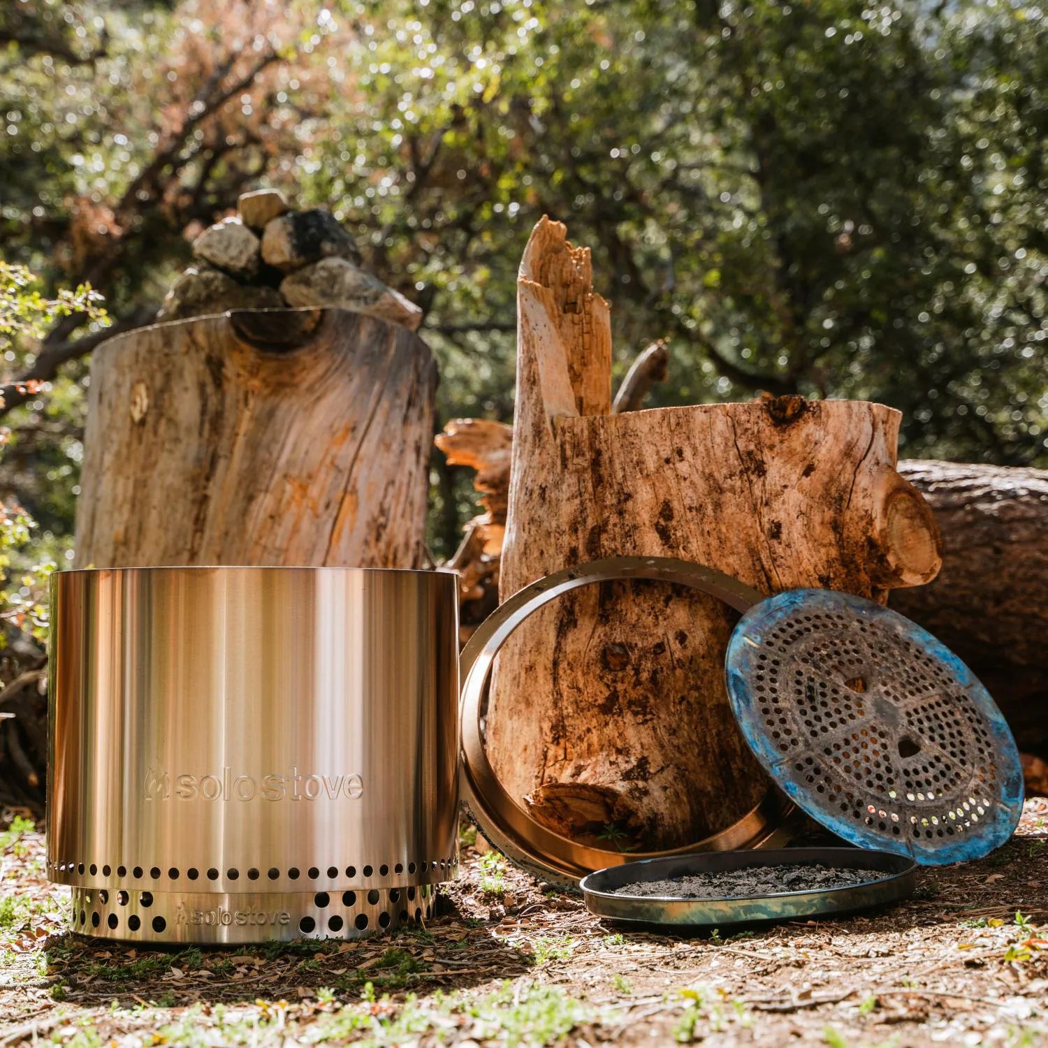 Solo Stove Bonfire 2.0 with Stand & Shelter Bundle - Smokeless Fire Pit for Outdoor Camping, Backyard, Patio, and Beach Gatherings