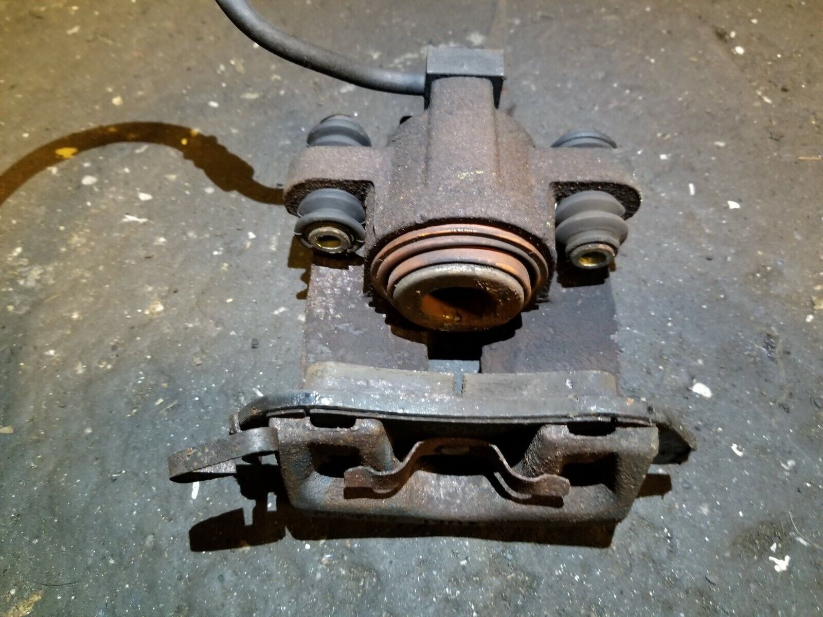2006-2011 Lincoln Town Car Rear Left Driver Side Brake Caliper OEM Replacement Part 65k - Perfect for Brake System Repair & Maintenance