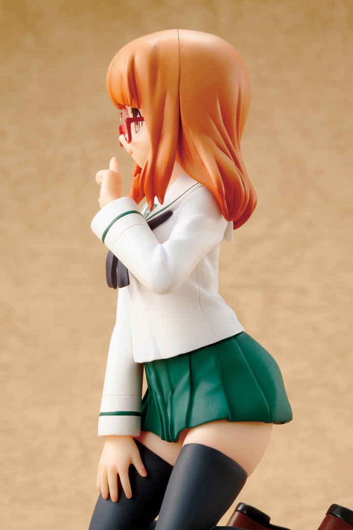 Girls und Panzer 1/350 Scale Takebe Saori & M3 Lee Tank Model Kit with 1/10 Scale Painted Figure by Chara-ani - Anime Collectible for Display & Wargaming Scenes