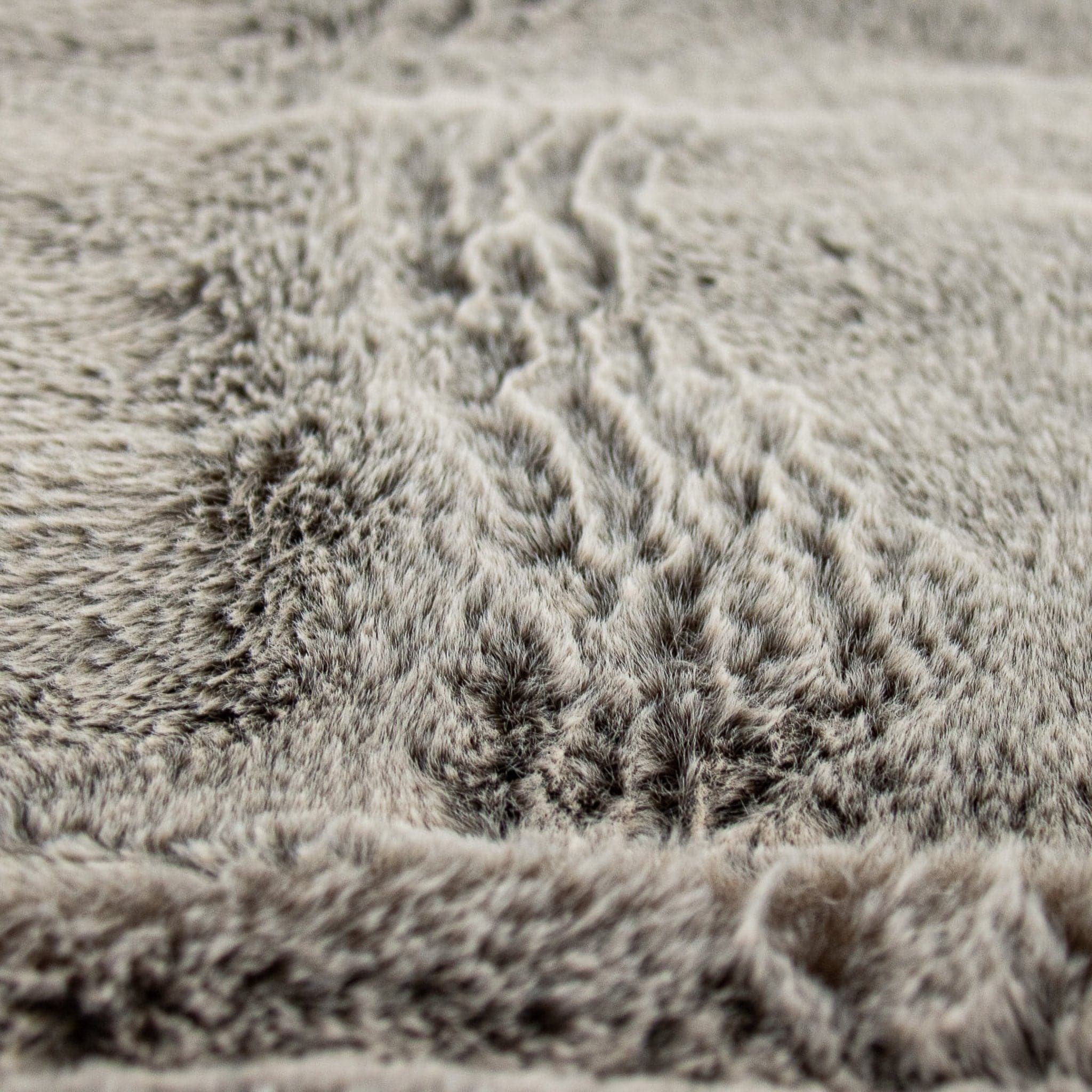 Premium King Size Chinchilla Fur Blanket with Soft Pillow - Luxurious Bedding for Cozy Nights & Elegant Home Decor