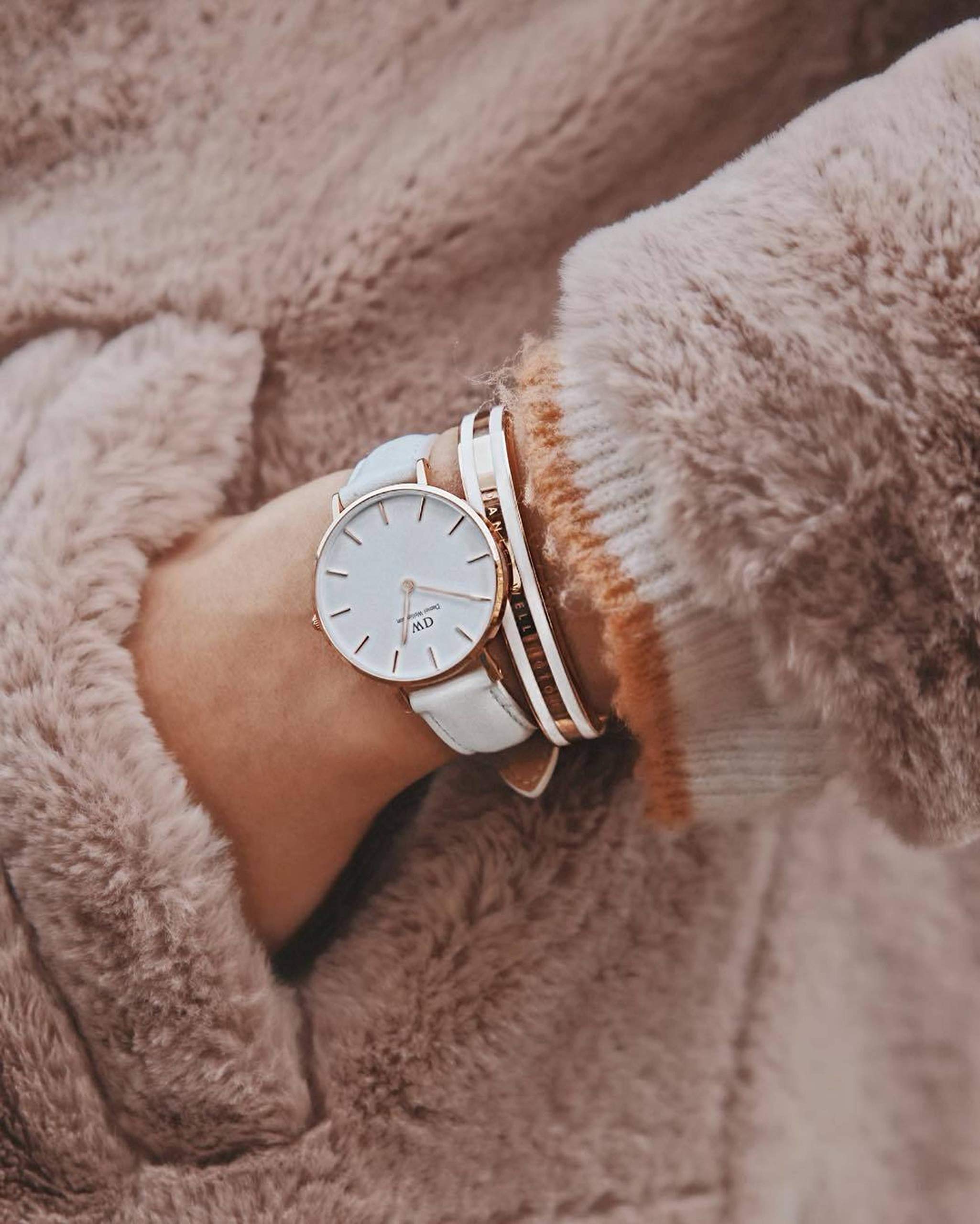Daniel Wellington Petite Rose Gold Leather Watch for Women - Elegant & Minimalist Design, Perfect for Everyday Wear, Office & Special Occasions