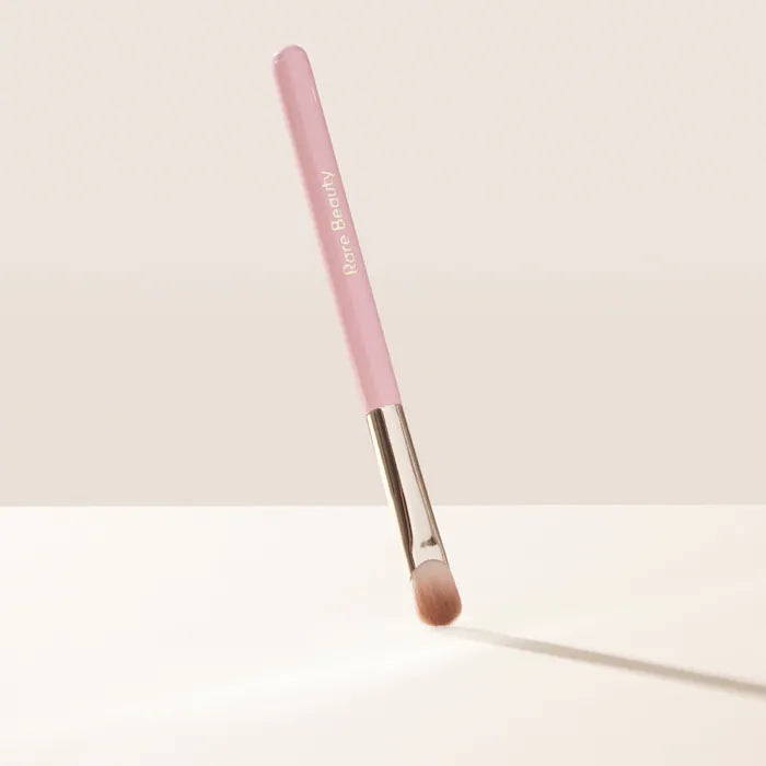 Stay Vulnerable All Rare Beauty Eyeshadow Brush - Soft Bristles for Smooth Blending, Perfect for Everyday Makeup & Professional Looks