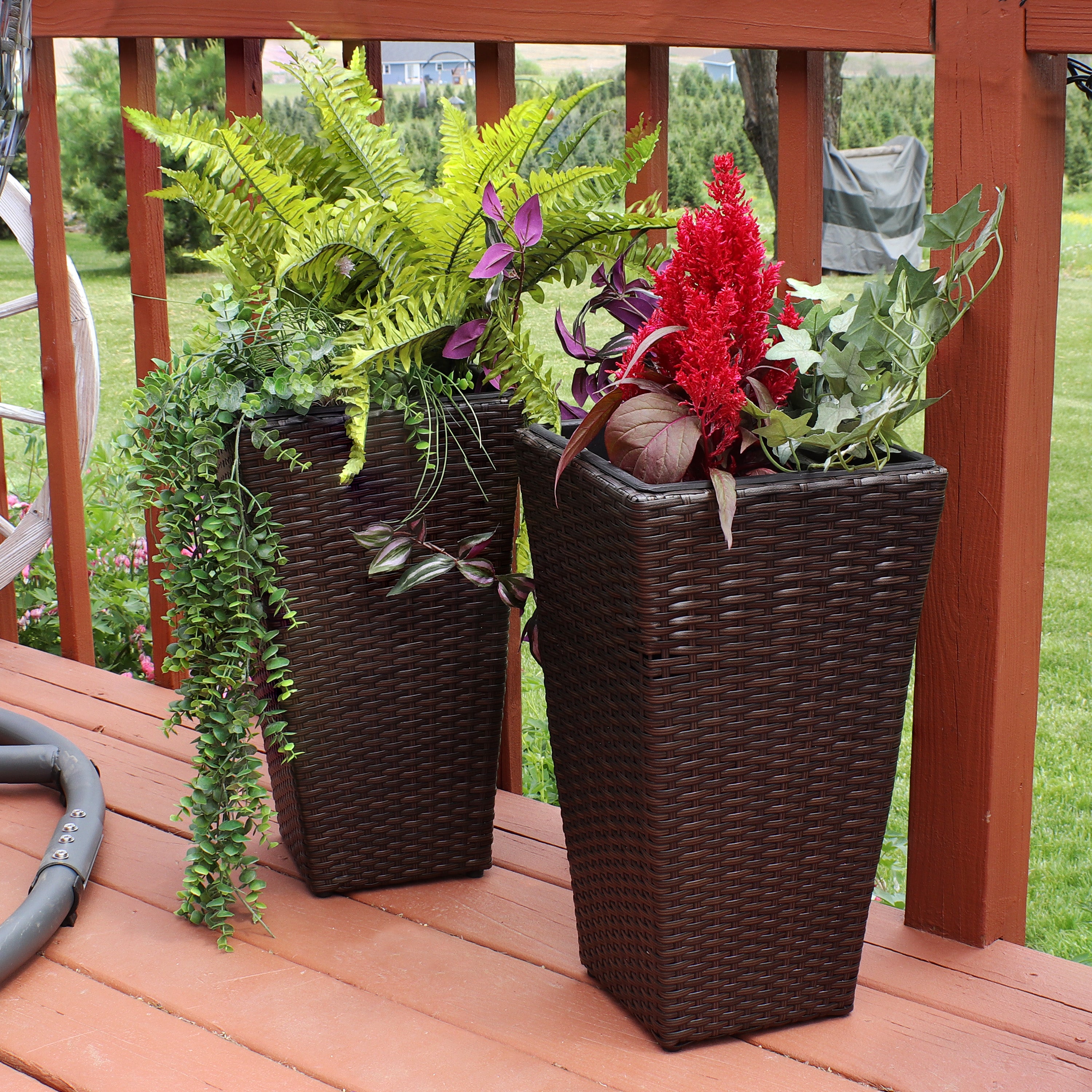 Sunnydaze 2-Piece Set of Brown Square Tall Wicker Planters - Durable Poly Rattan Outdoor Garden Decor for Patio, Balcony & Backyard Landscaping