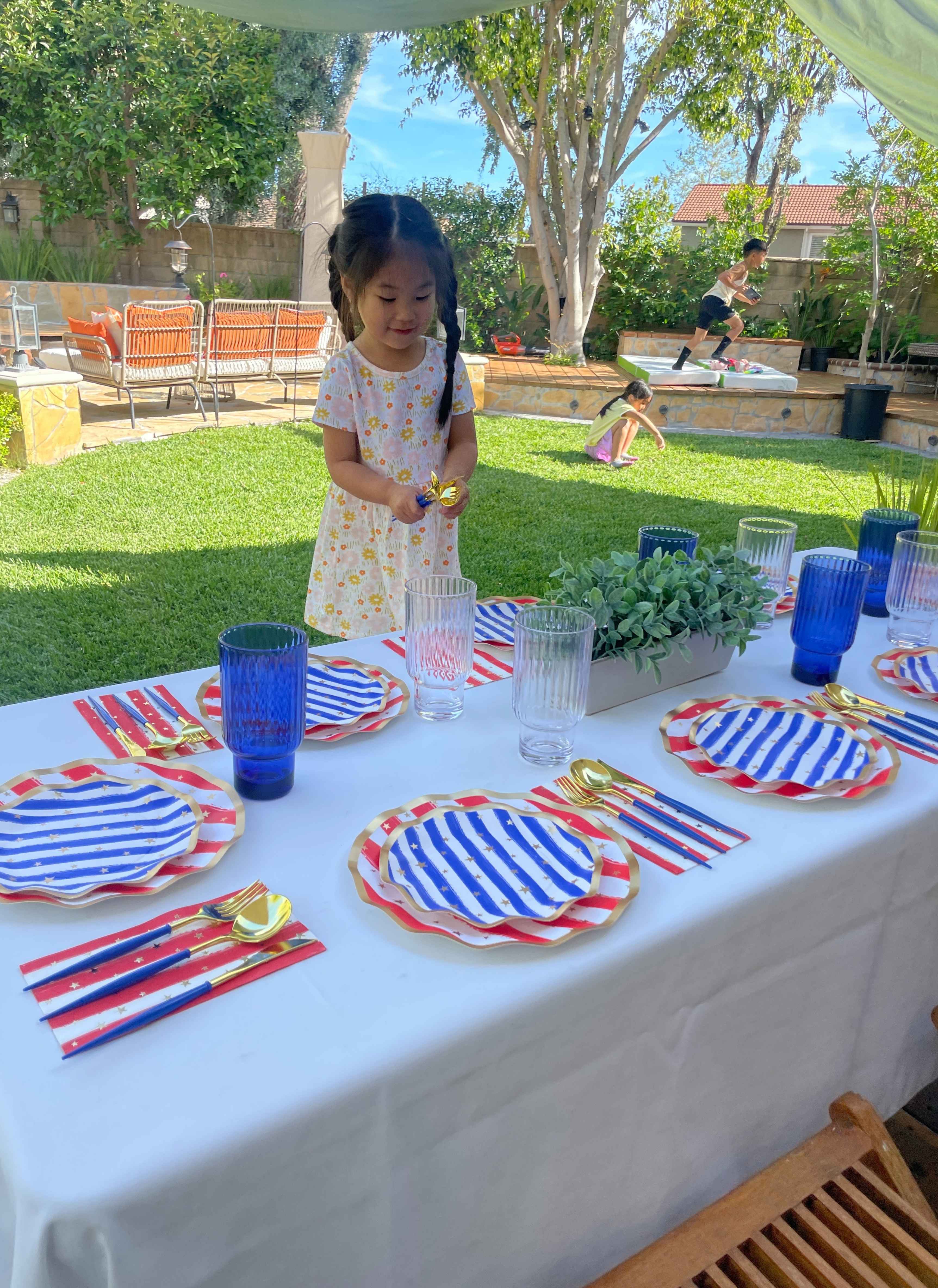 Wavy Dinner Plate Set of 8 - Patriotic Confetti Design for 4th of July, Memorial Day & Summer BBQs - Perfect for Outdoor Dining & Party Decorations