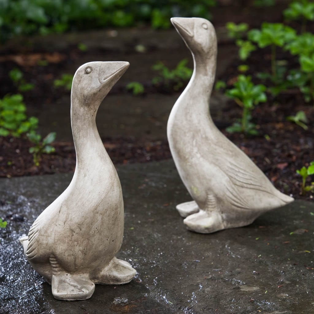 Campania International Kate's Goose Statue - Elegant Garden Decor for Outdoor & Indoor Use - Perfect for Patio, Lawn, and Home Decoration