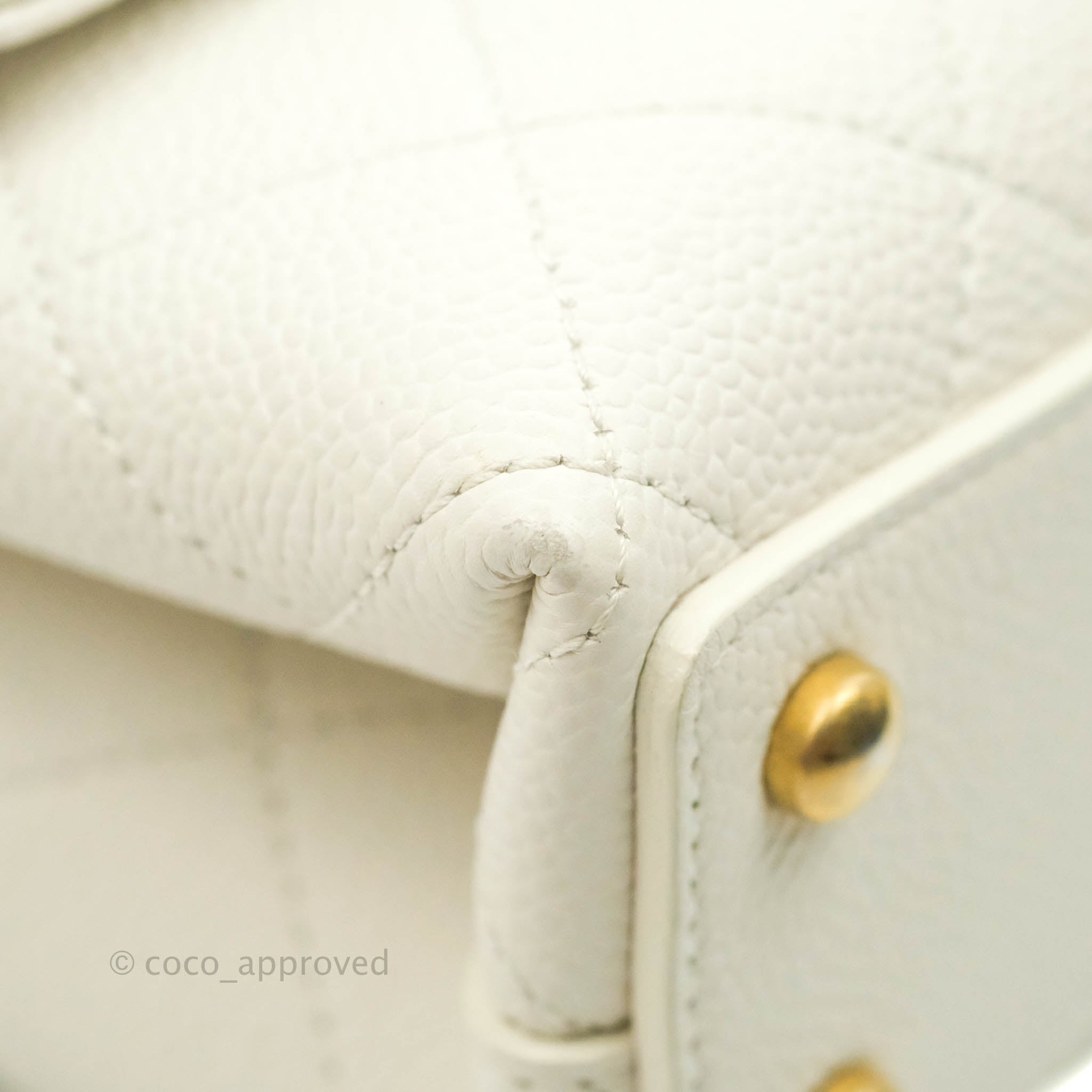 Chanel Chic Affinity Small Grained Calfskin Crossbody Bag in Ivory with Gold Hardware - Perfect for Everyday Luxury & Special Occasions