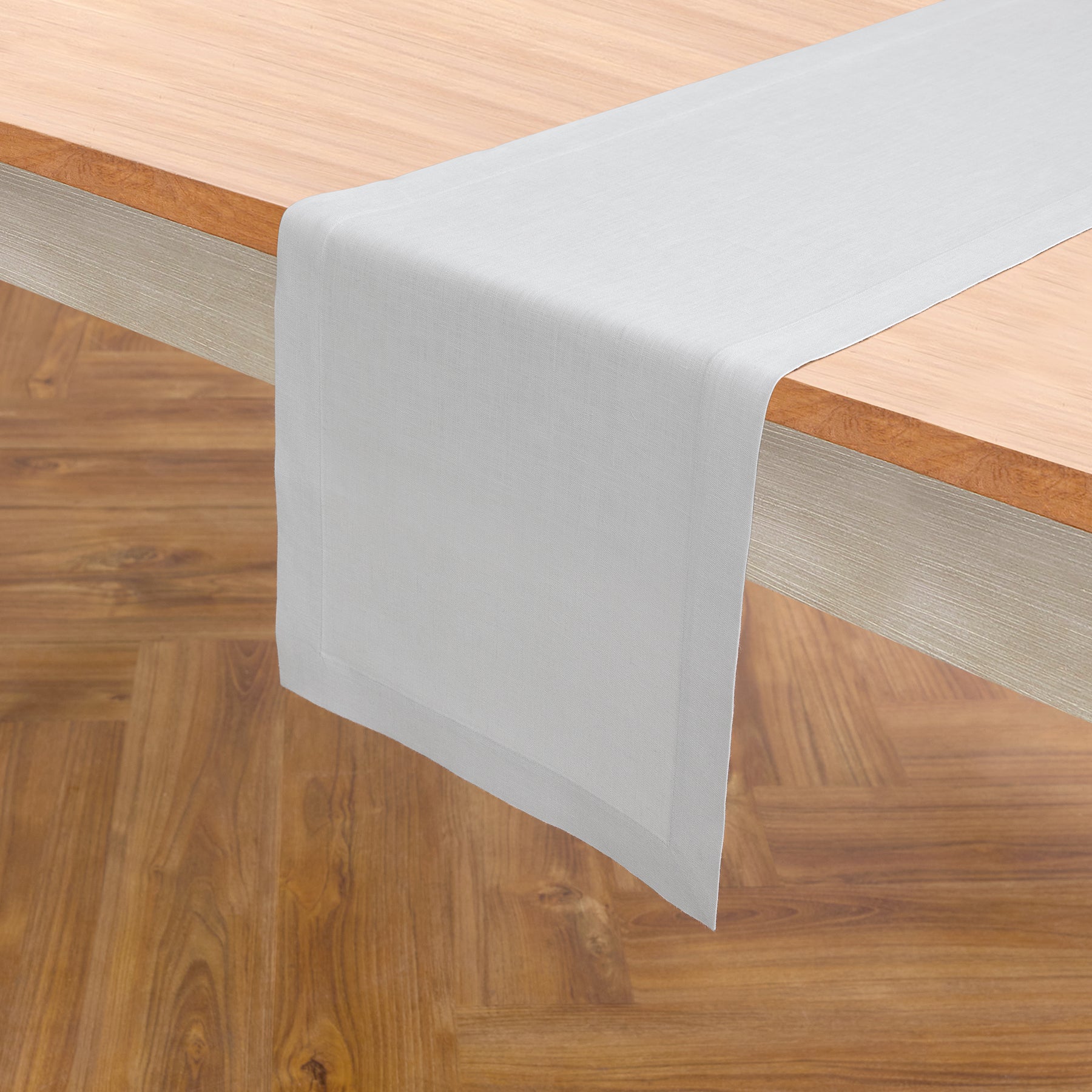 Elegant Fete Table Runner for Weddings, Parties & Events - Premium Decorative Dining Table Cover for Home & Restaurant Decor