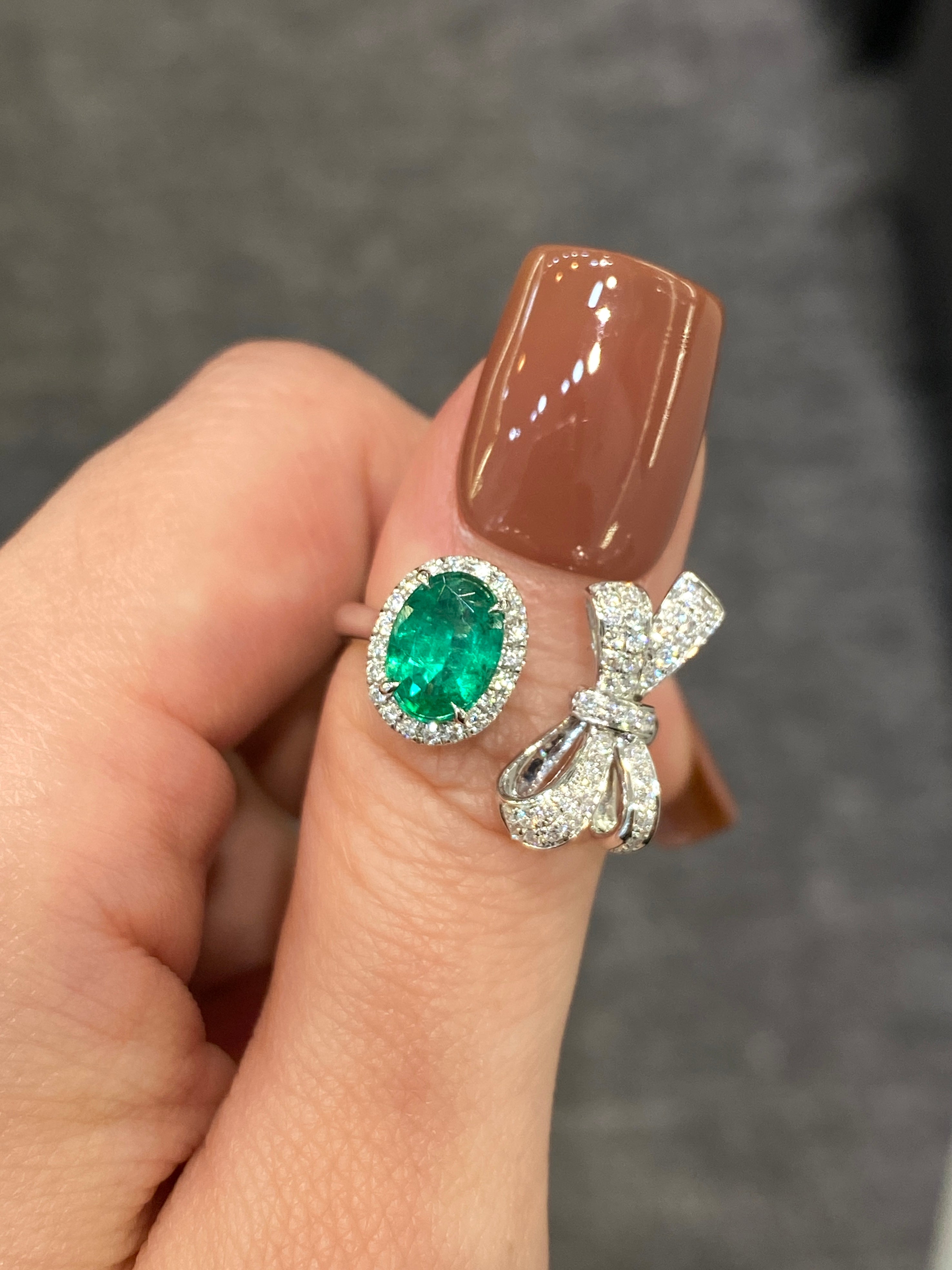 1.01ct Natural Emerald Ring for Women - Genuine Green Gemstone Engagement & Wedding Jewelry - Perfect for Proposals, Anniversaries, and Special Occasions