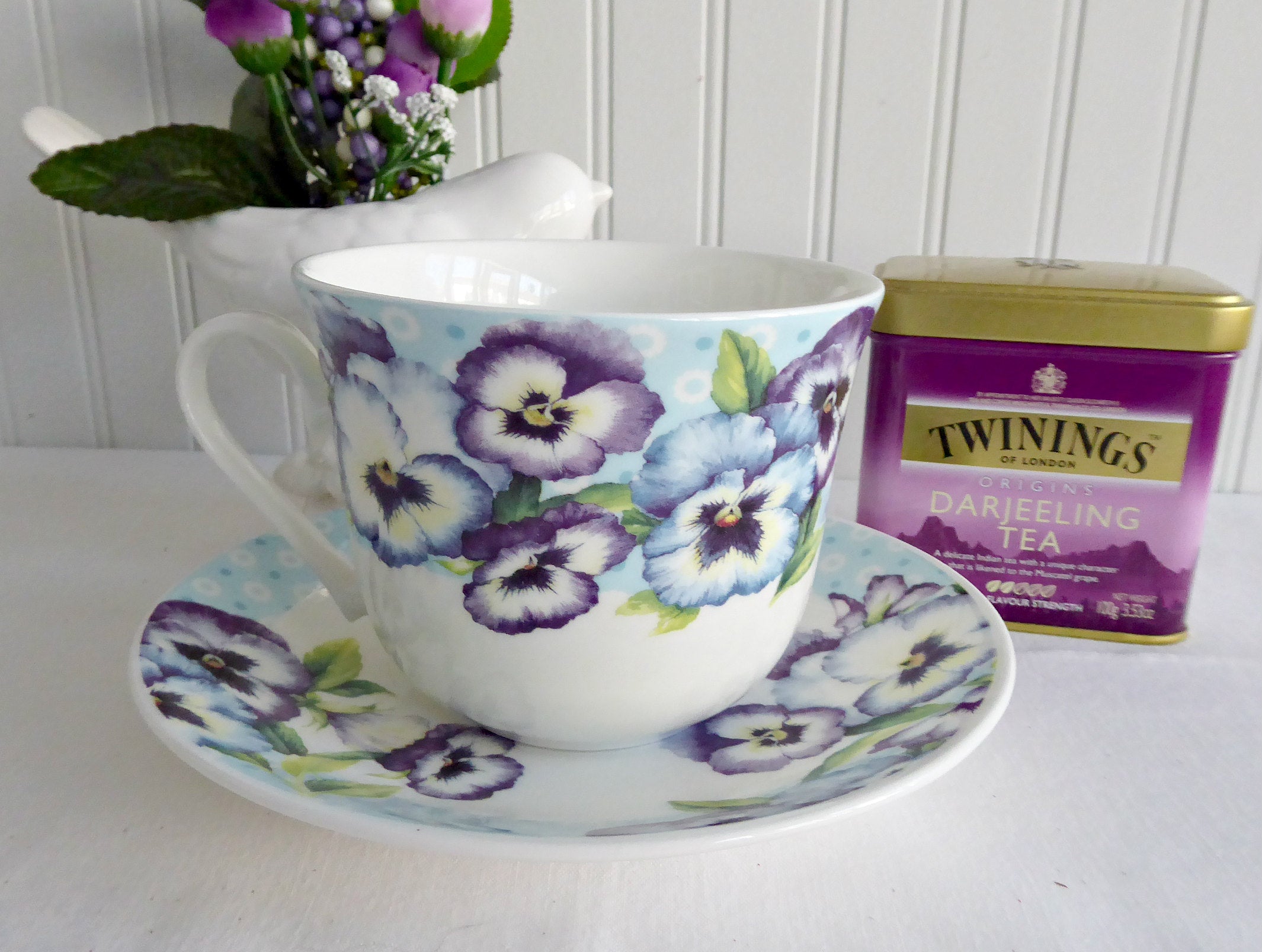 Roy Kirkham Blue Purple Pansies Bone China Breakfast Cup and Saucer Set - Elegant Floral Tea Cup for Morning Coffee, English Tea, or Gift Giving