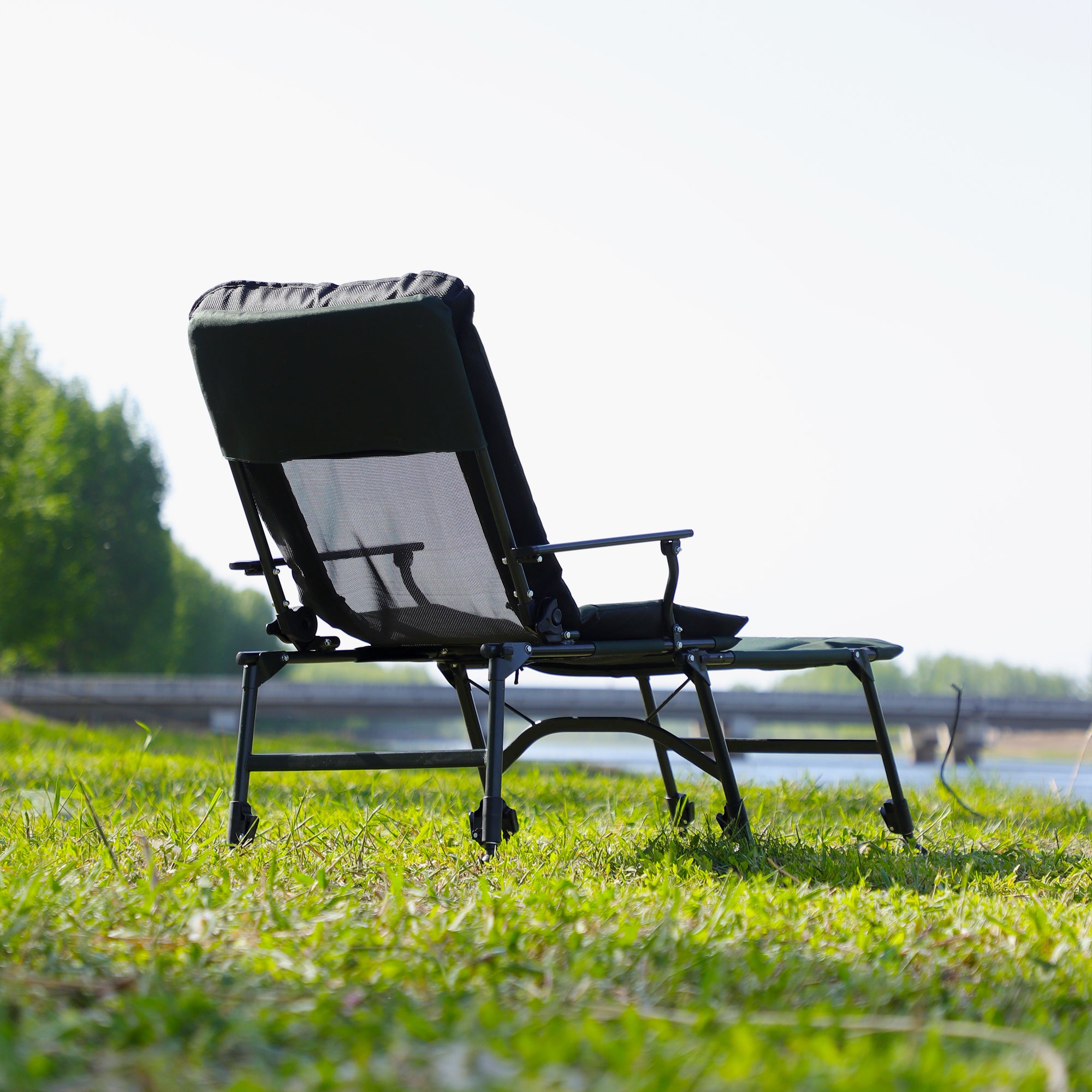 Portable Folding Reclining Camping Chair with Detachable Footrest & Adjustable Backrest - Lightweight Outdoor Lounge Chair for Camping, Beach, Hiking, Fishing (Green & Black) - Perfect for Backyard Relaxation, Picnics and Tailgating