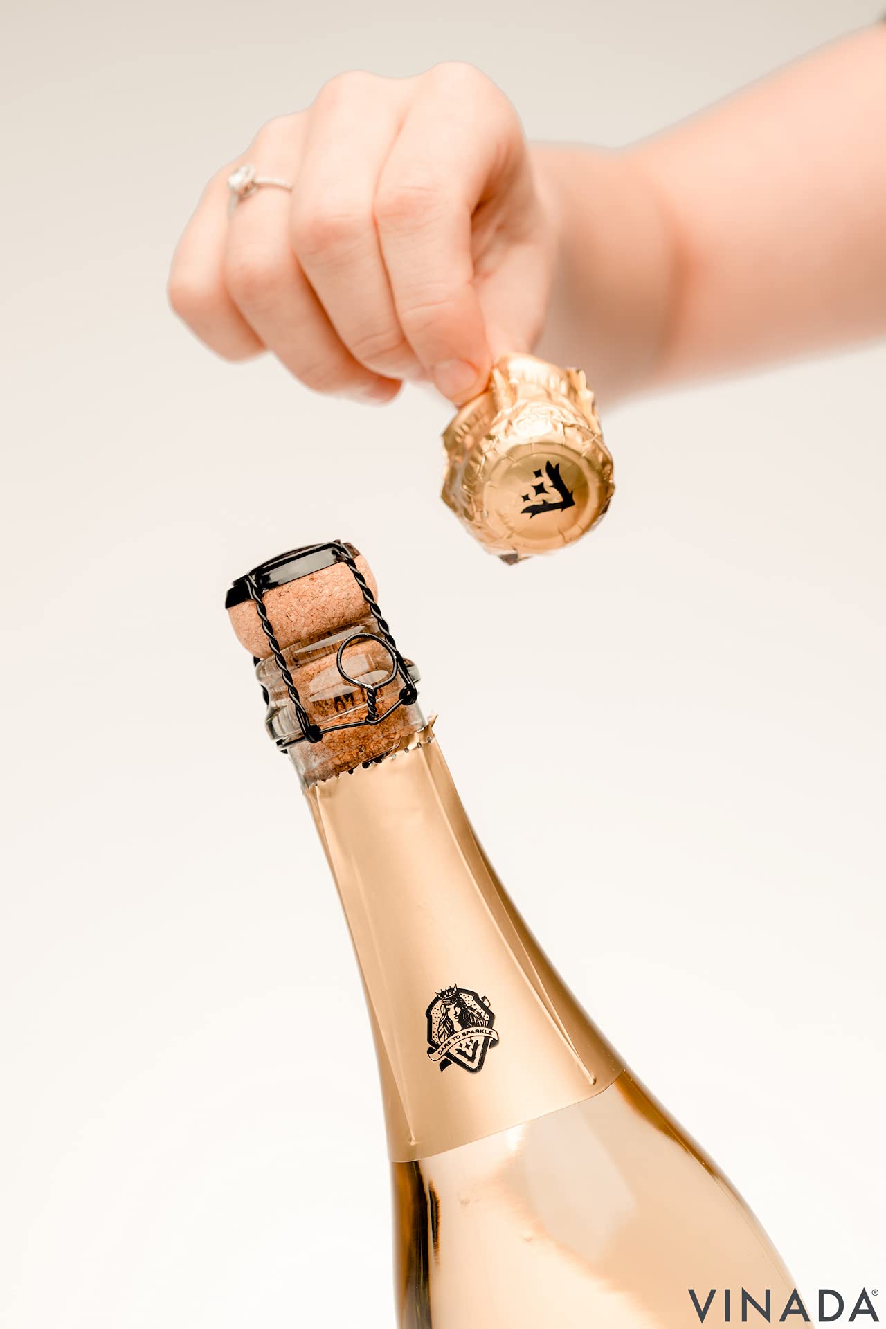 VINADA Alcohol-Free Sparkling Gold & Rosé Wine Variety Pack - 750ml (2 Bottles) - Premium Non-Alcoholic Beverage for Celebrations, Gifts & Healthy Lifestyle