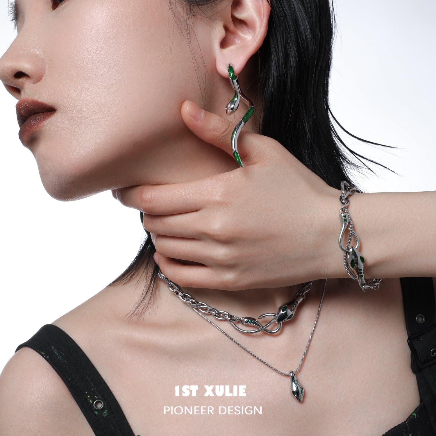 Slytherin House 18k Gold Plated Snake Bracelet for Women - Elegant Harry Potter Jewelry Gift for Fans, Cosplay & Daily Wear