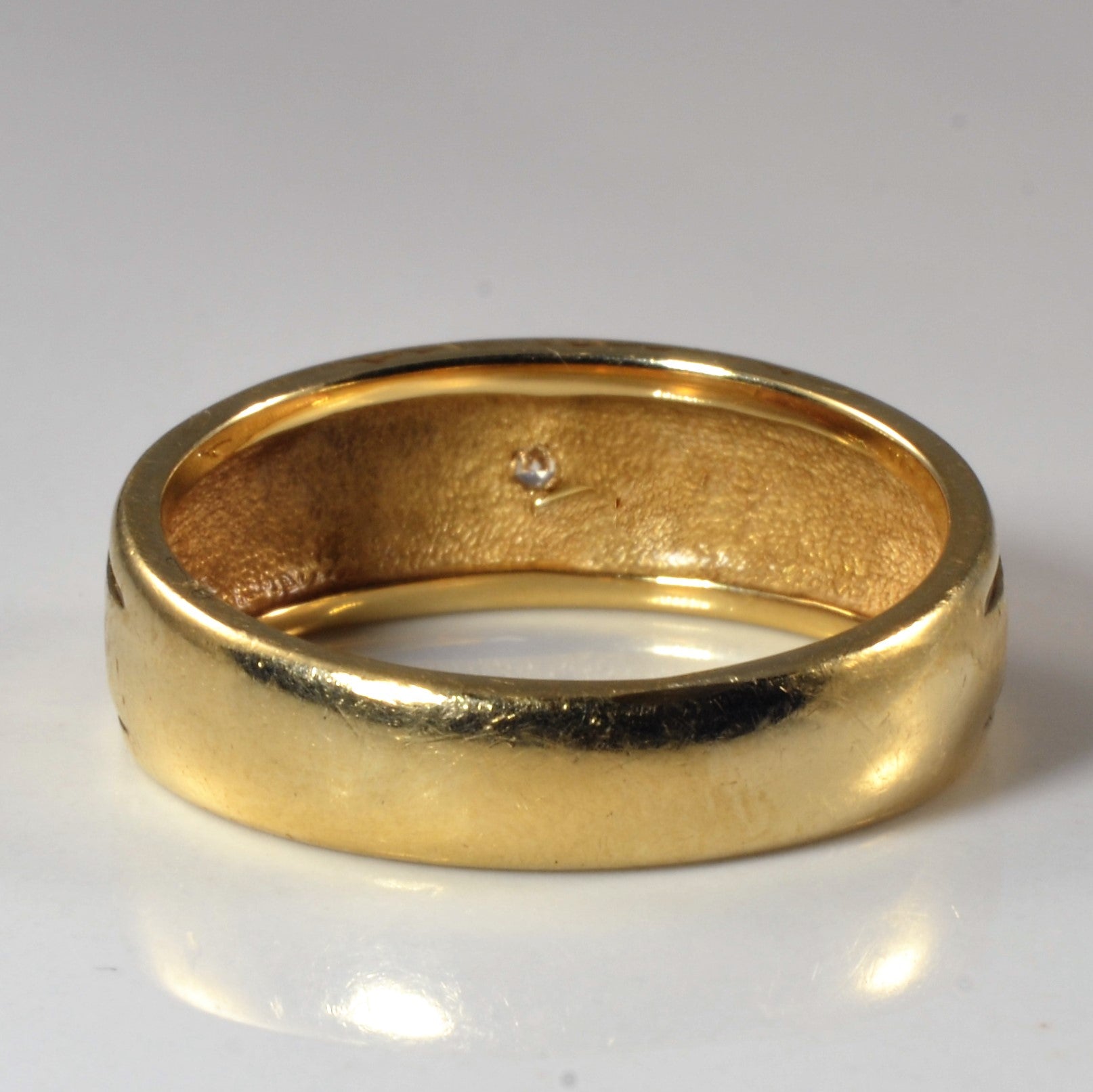 Textured 14K Yellow Gold Diamond Wedding Band Ring for Women | 0.03ct Round Cut Diamond | Size 9.5 | Perfect for Anniversary, Engagement & Everyday Wear