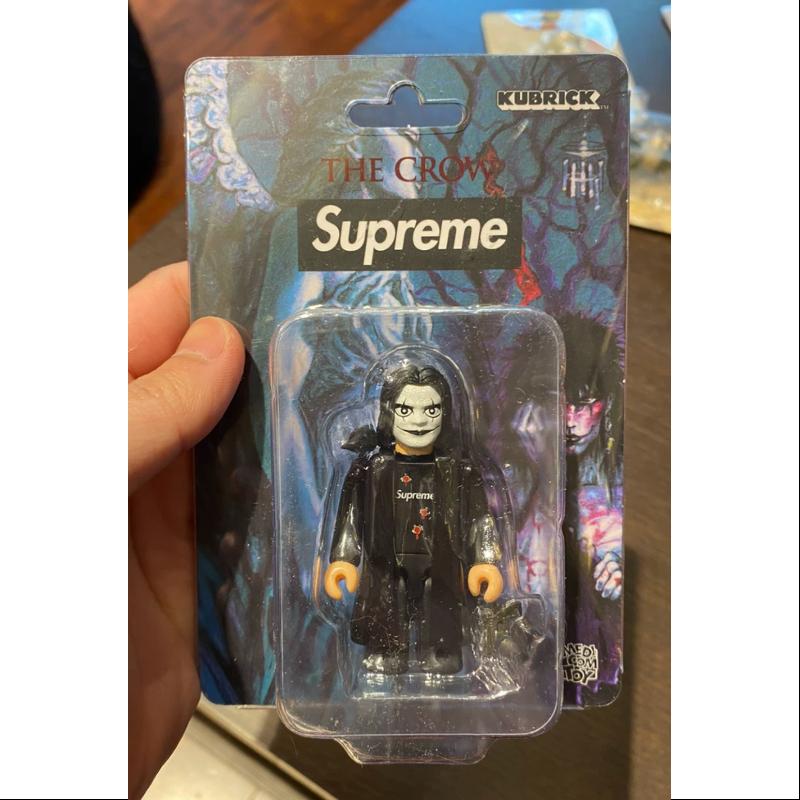 Limited Edition Medicom Be@rbrick 100% Bearbrick X Kubrick X Supreme THE CROW Collectible Figure - Perfect for Anime Fans, Streetwear Enthusiasts & Rare Toy Collectors