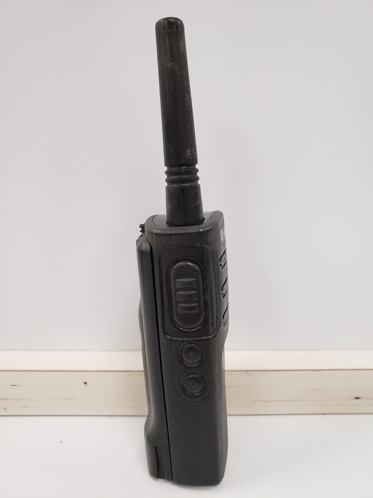 Motorola RMU2043 Two-Way Radio - Long Range Walkie Talkie for Business & Outdoor Adventures - Stay Connected Anywhere