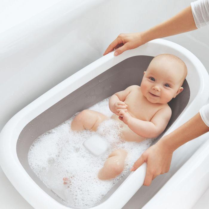 OXO Tot Splash & Store Bathtub for Babies - Portable Baby Bath Tub with Drain Plug for Easy Storage - Perfect for Newborns, Infants & Toddlers at Home or Travel