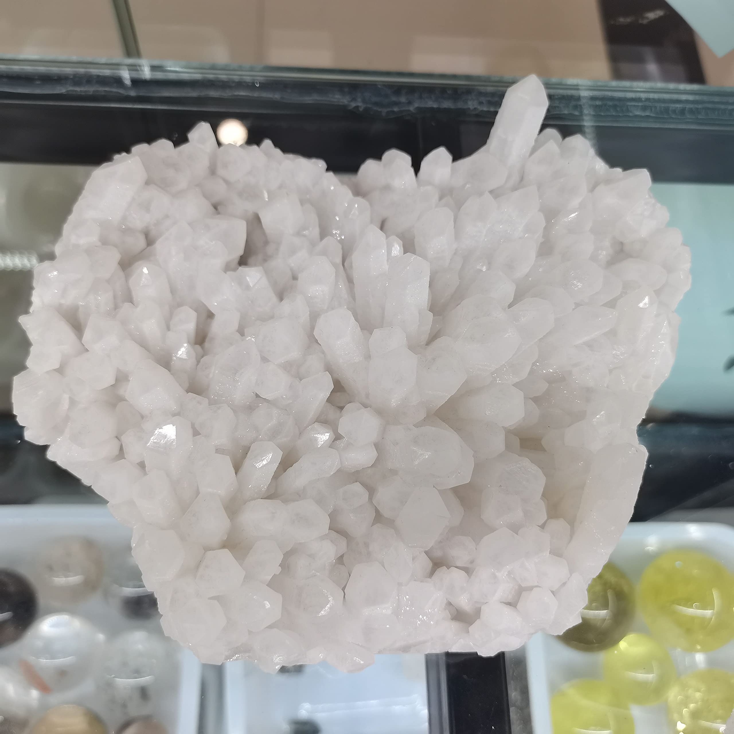 Natural White Quartz Crystal Cluster - Feng Shui Healing Stone Decor (3-3.8kg) for Home Office Meditation Space, Spiritual Energy Cleansing & Positive Vibes