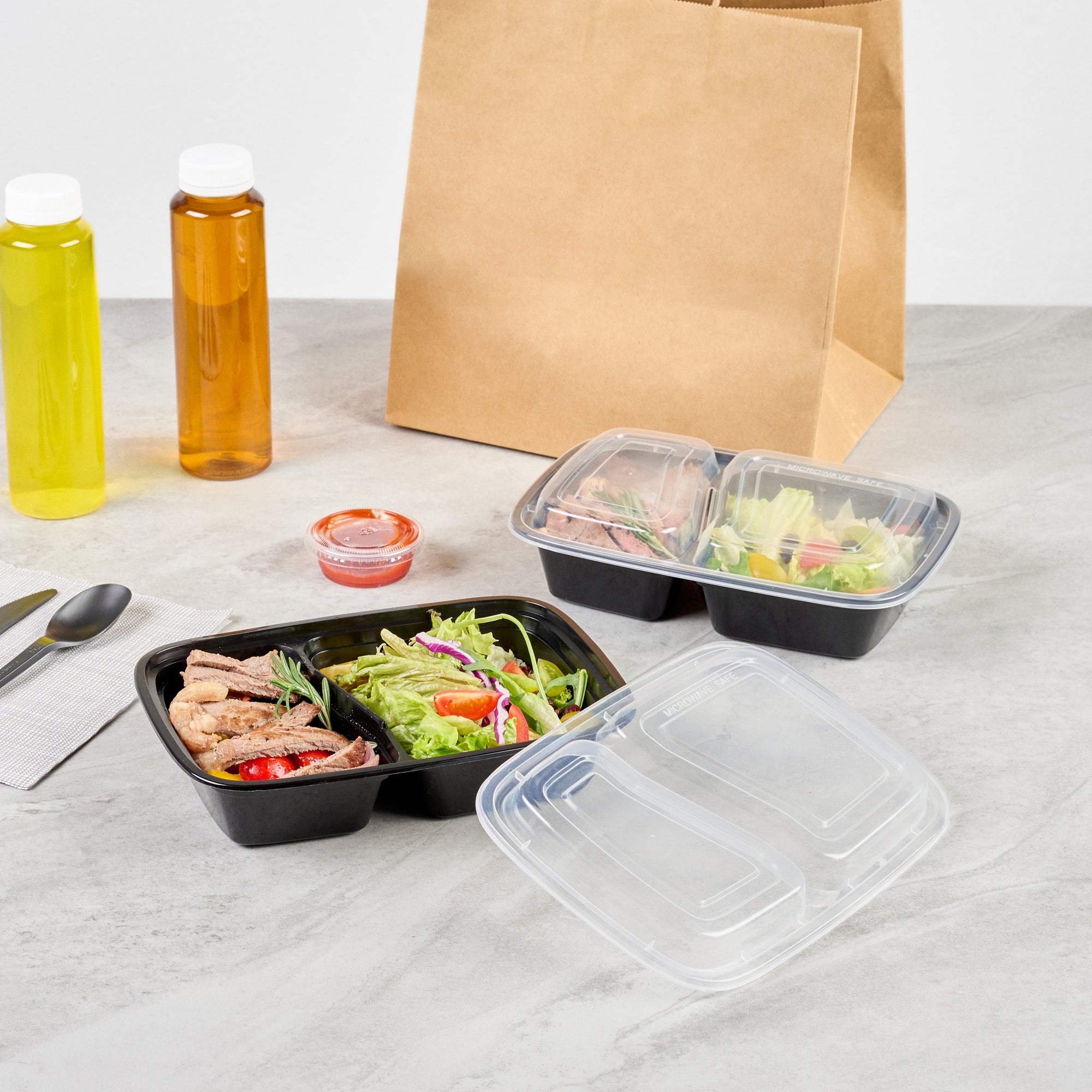 32 oz Black Plastic 2 Compartment Food Storage Containers with Clear Lids - Microwave Safe, 8.75