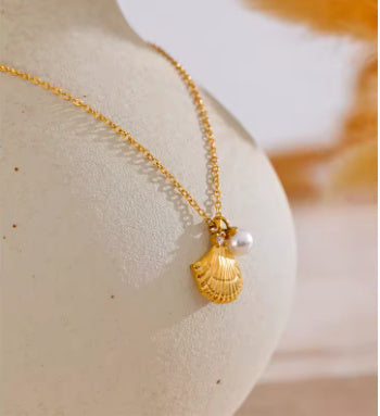 Elegant Rhinestone Pearl & Seashell Necklace for Women - Beach Wedding Party Jewelry Gift - Perfect for Summer Vacations & Boho Fashion Accessories