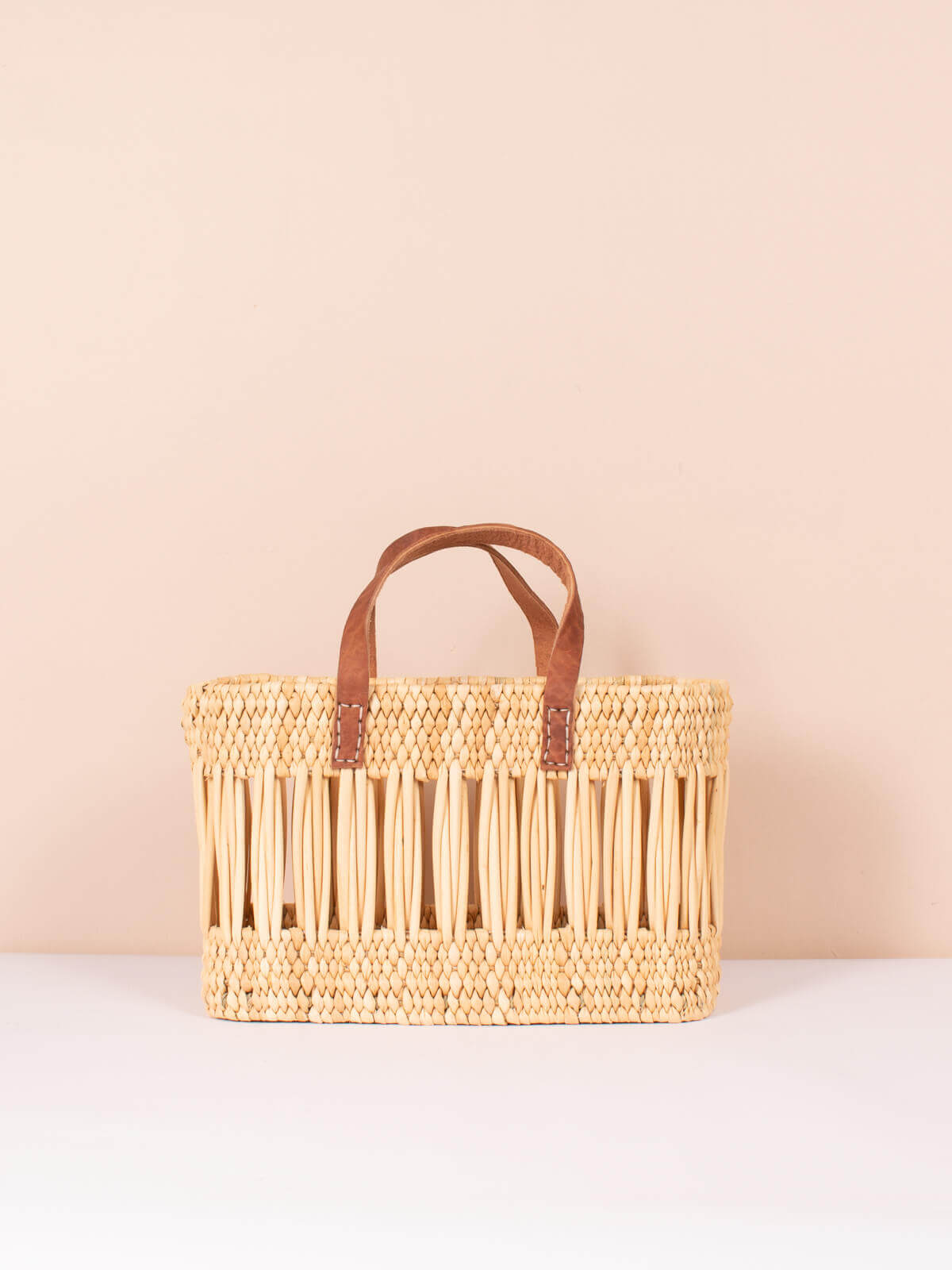 Handwoven Decorative Reed Basket Bag - Eco-Friendly Natural Fiber Tote for Beach, Picnic, and Farmers Market Use