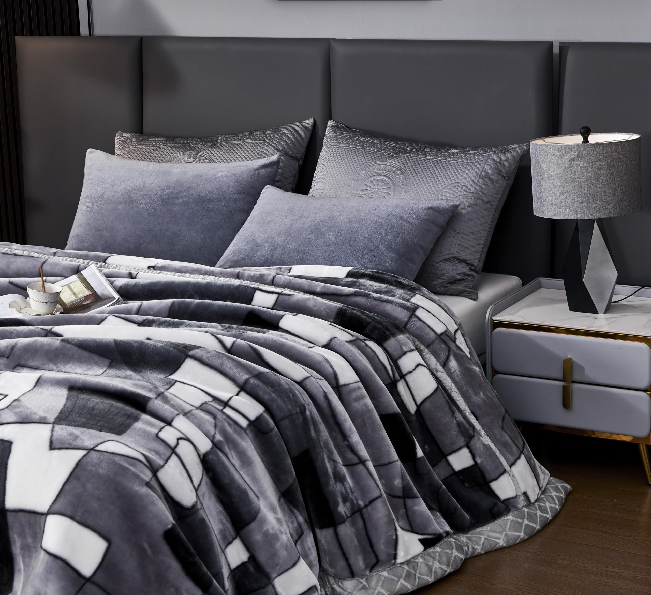 LGYKUMEG 6.6lb Fleece Throw Blanket 71''x87'' - Ultra Soft Korean Mink Blanket for Winter | Plush & Warm for Sofa, Couch, Bed | Grey & White | Perfect for Cozy Nights, Movie Time & Home Decor