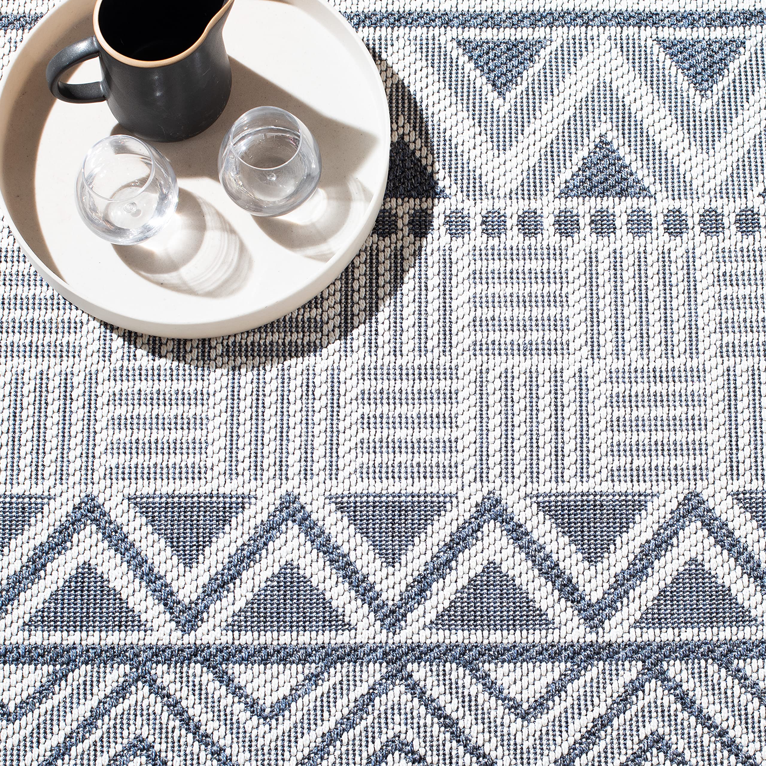 SAFAVIEH Bermuda Collection 8' x 8' Square Area Rug - Cream & Navy Non-Shedding Machine Washable Indoor Outdoor Rug - Easy Care Washable for Patio, Backyard, Mudroom, Living Room & Bedroom (BMU818A)