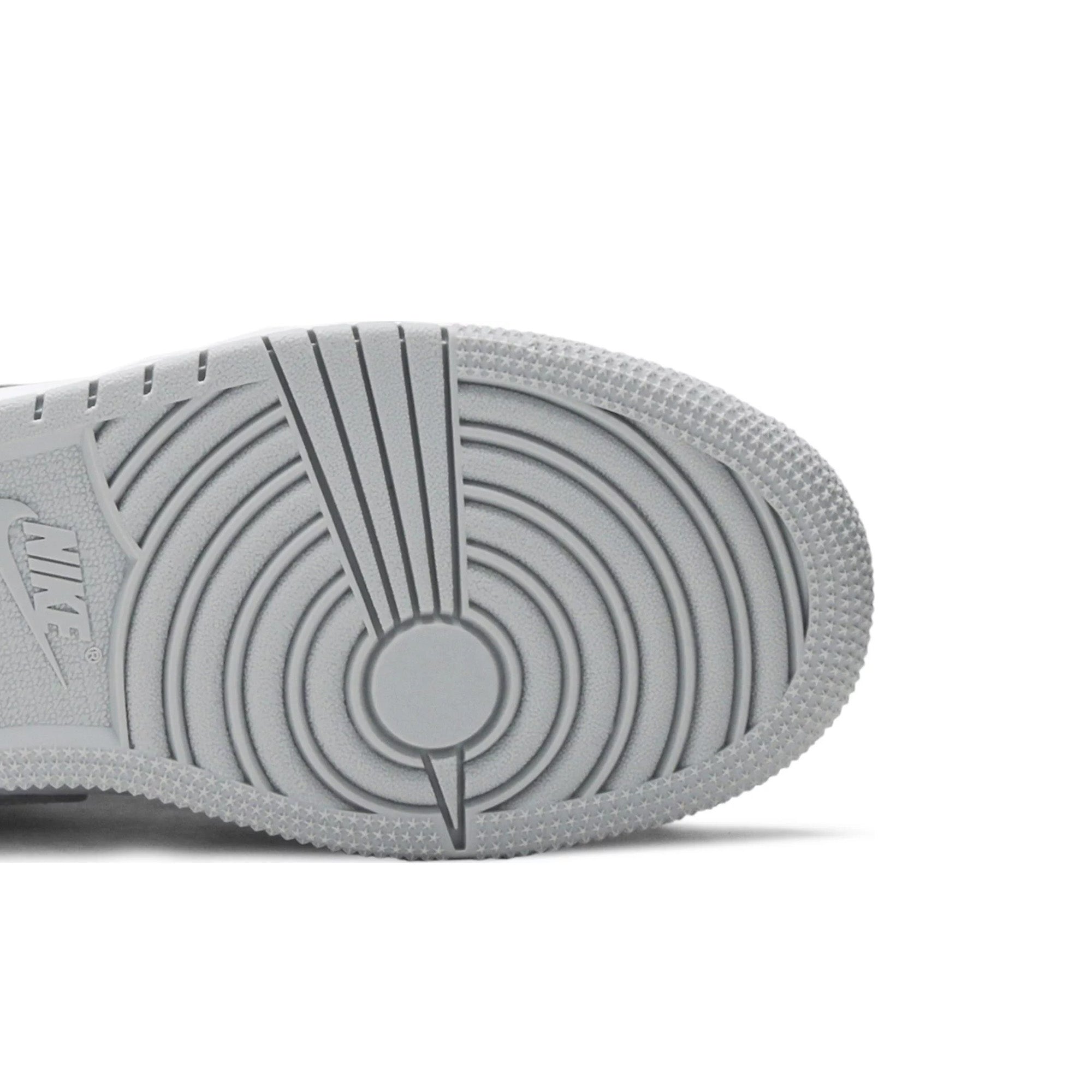 Air Jordan 1 Low 'Smoke Grey' GS Sneakers (2020) - Women's Basketball Shoes for Casual Wear & Street Fashion