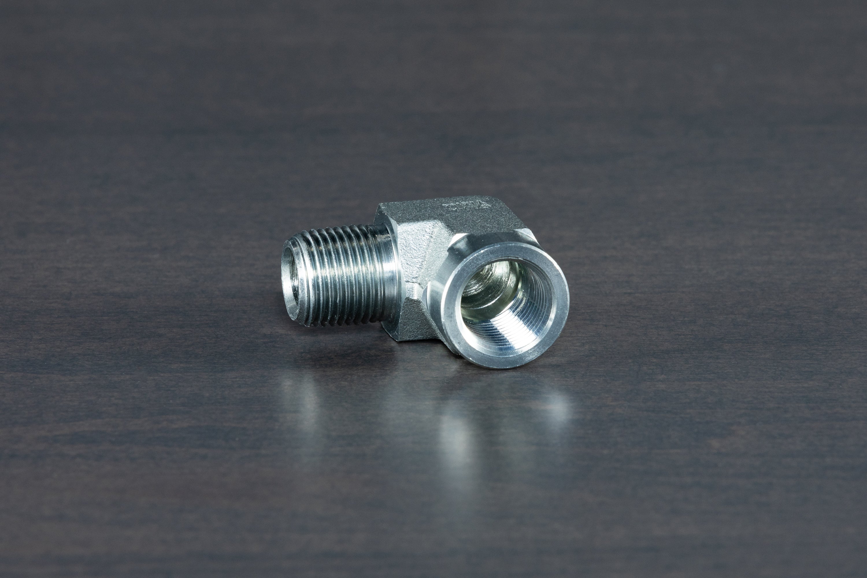 Stainless Steel 3/8 NPT 90° Elbow Fitting - Corrosion Resistant Pipe Connector for Plumbing, Gas, and Hydraulic Systems
