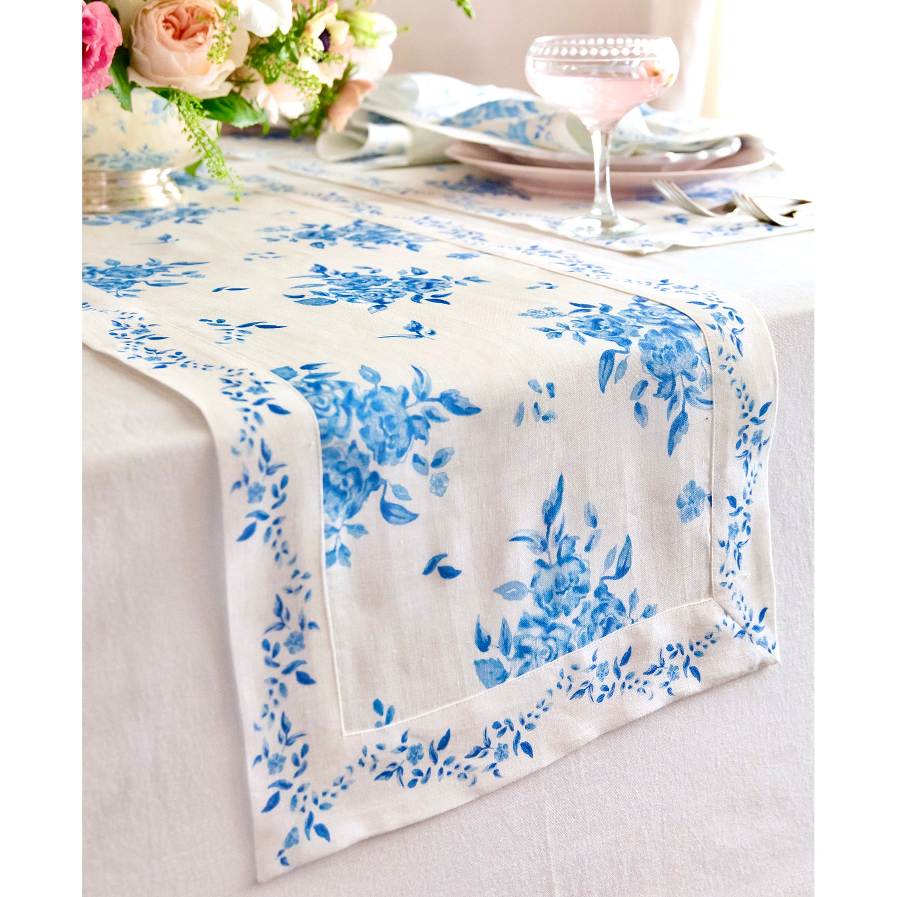 Jolie Fleur Table Runner - Elegant Floral Design for Dining Table Decor, Wedding, Party & Home Decor