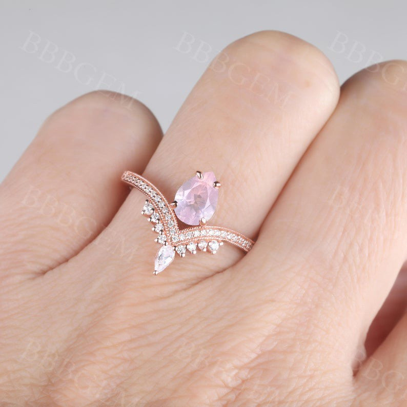 Vintage Pear Cut Rose Quartz Engagement Ring with Moissanite Accents - Elegant Wedding Band for Brides, Promise Rings & Anniversary Gifts | Perfect for Proposals, Vow Renewals & Special Occasions