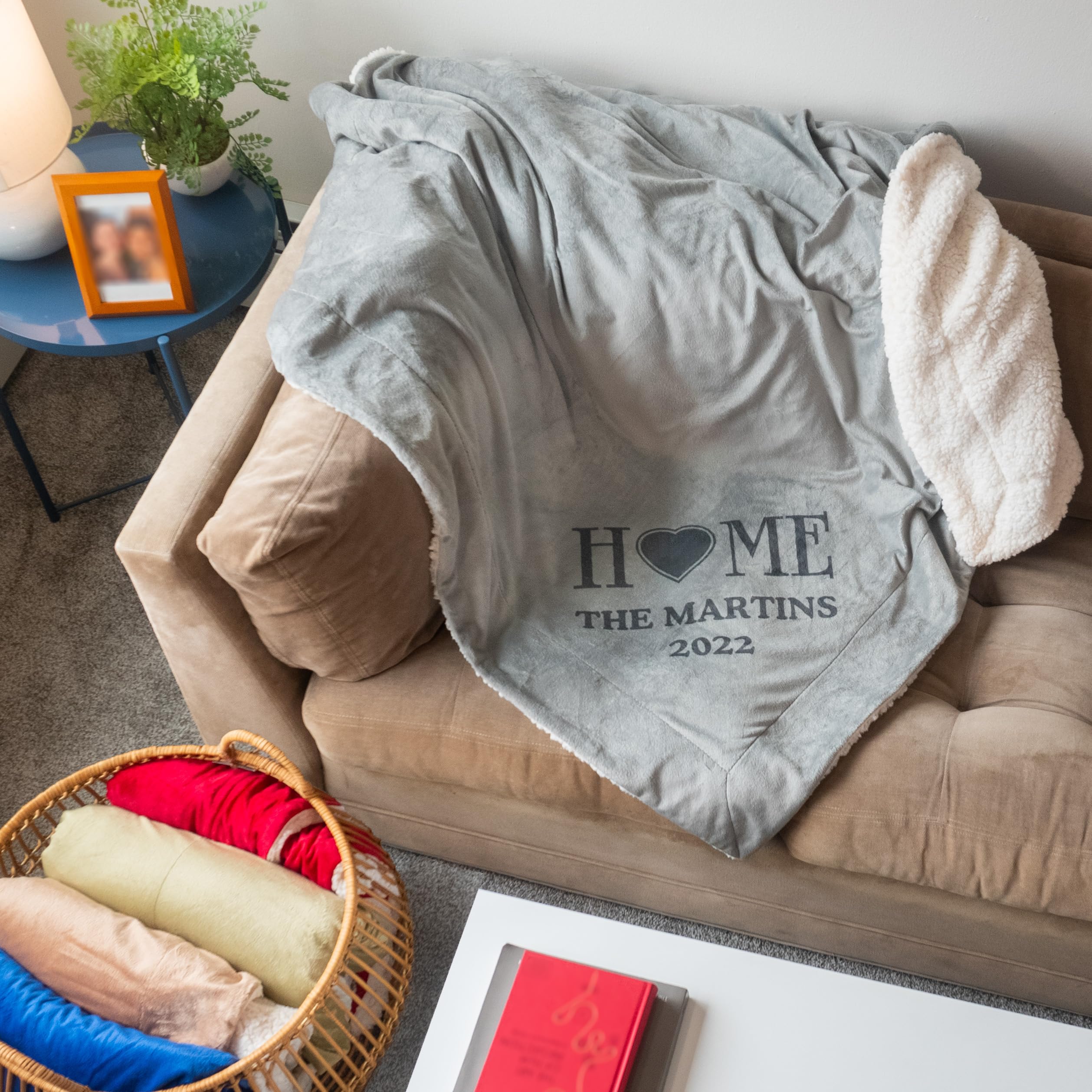 Personalized Housewarming Gift Blanket - Custom Throw with Heart Design, Name & Year - Cozy New Home Present for Couples, Friends & Family - Perfect for Housewarming Parties, Anniversary Gifts & Cozy Nights