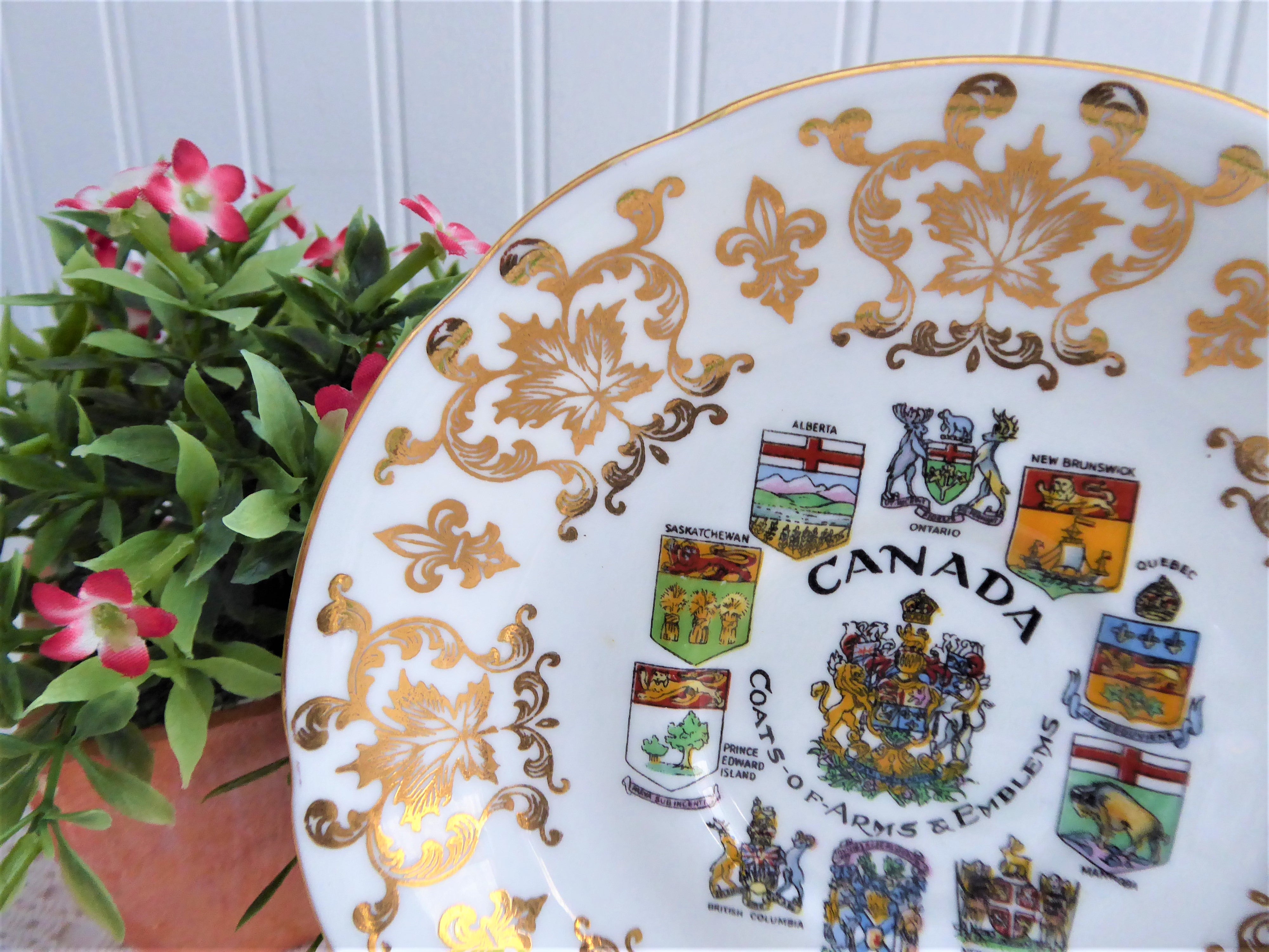 Paragon Cup and Saucer Set with Canadian Coats of Arms Emblems & Gold Overlay - Elegant Tea Set for Afternoon Tea, Royal Collection Display, and Gift Giving
