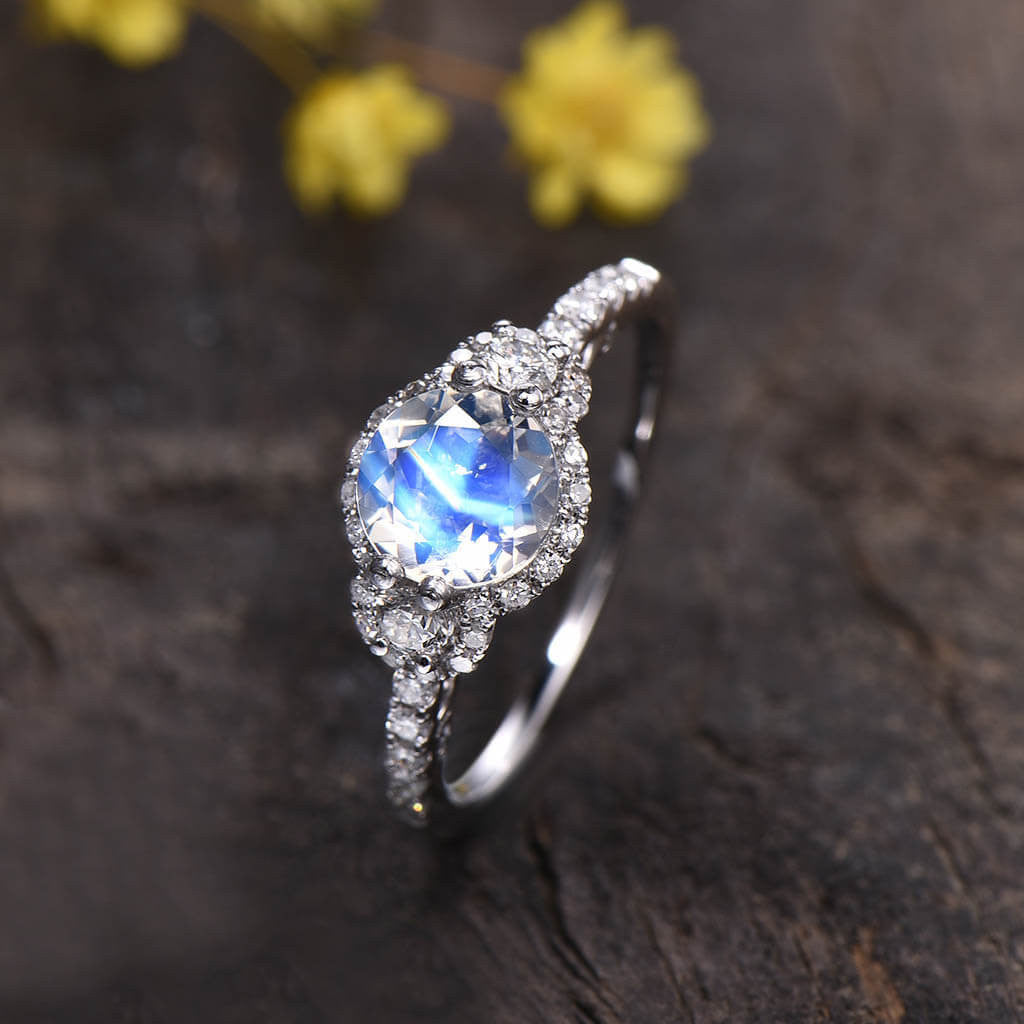 14K/18K Vintage Round Moonstone Diamond Engagement Ring - Three Stone Bridal Jewelry for Wedding, Proposal & Anniversary Gifts